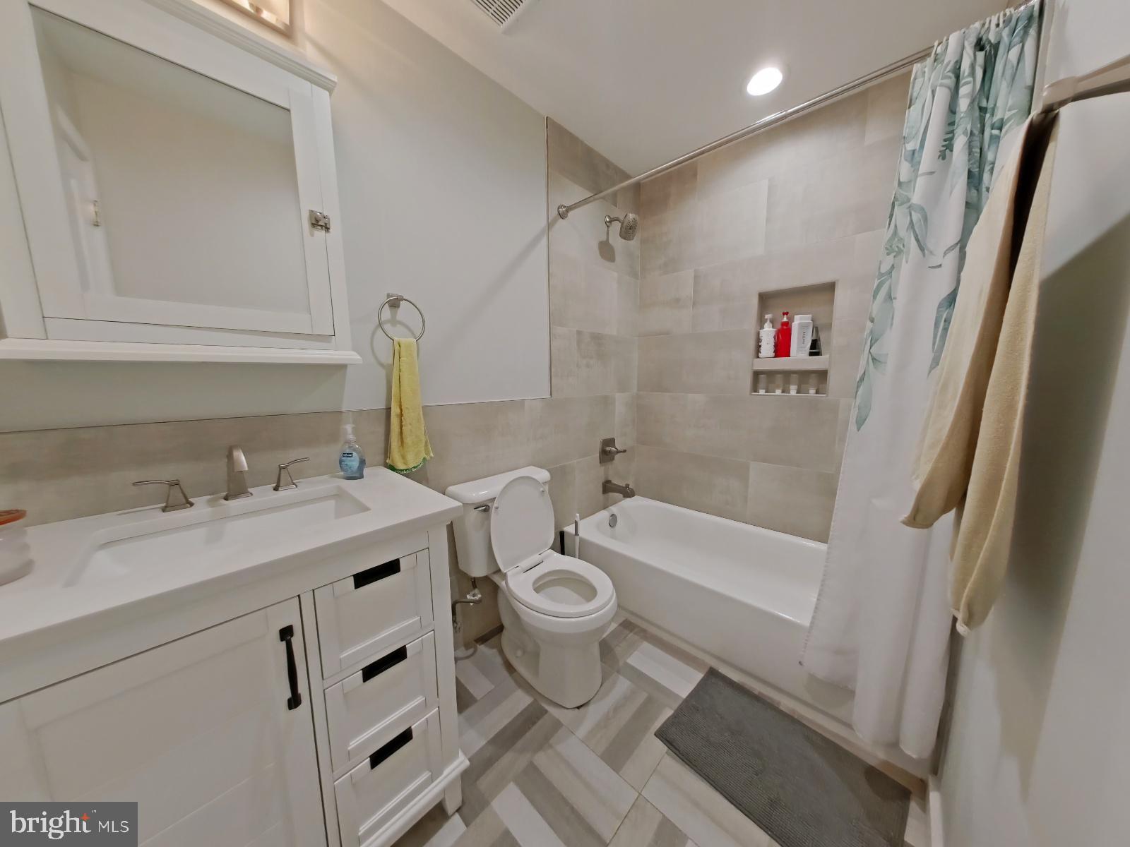 FRANCISVILLE - Residential Income