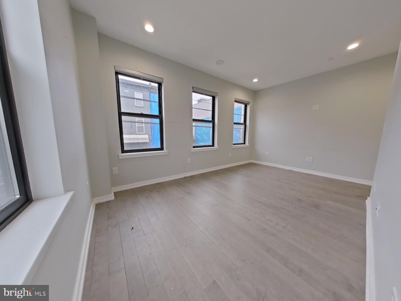 FRANCISVILLE - Residential Income