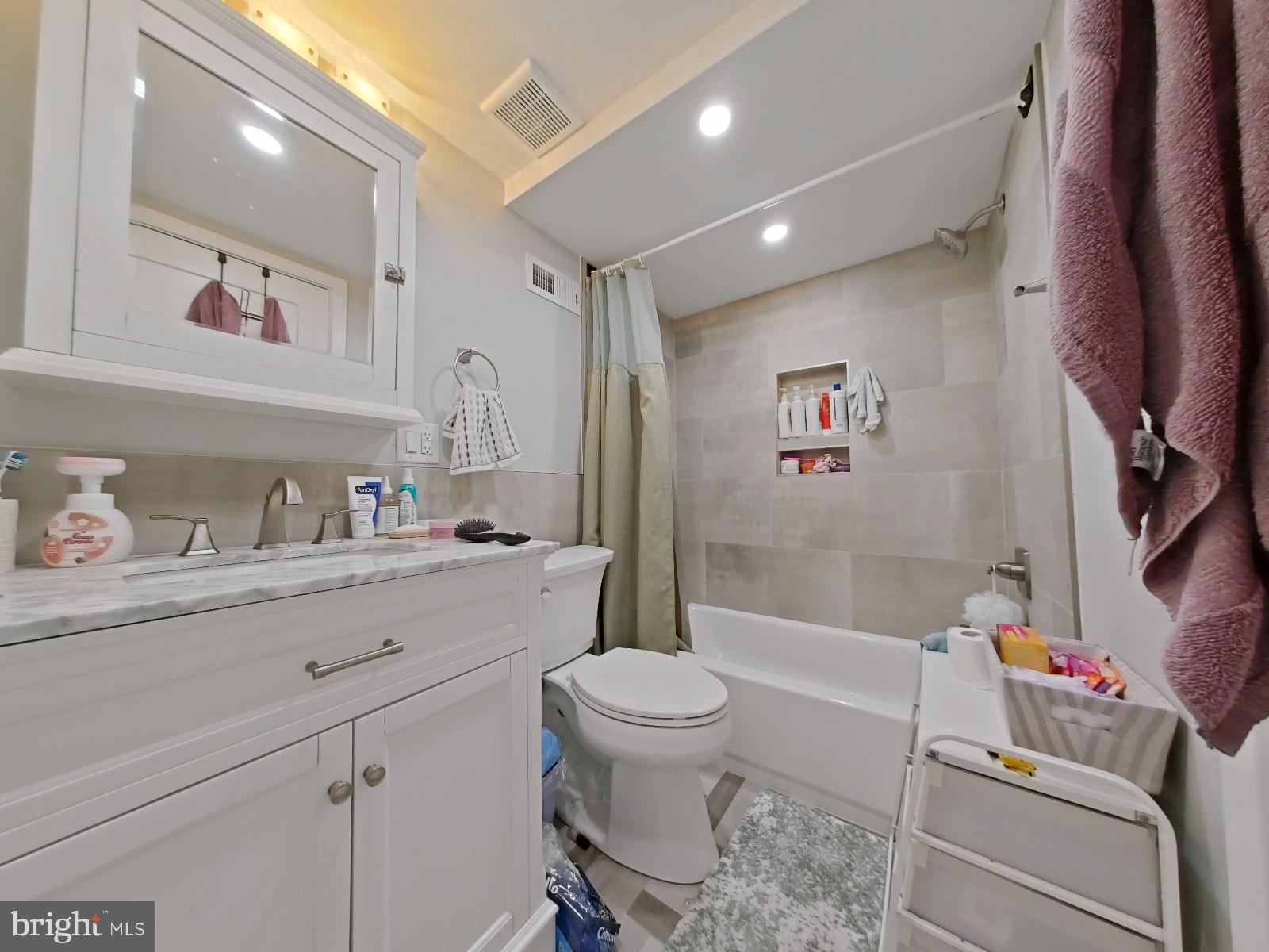 FRANCISVILLE - Residential Income