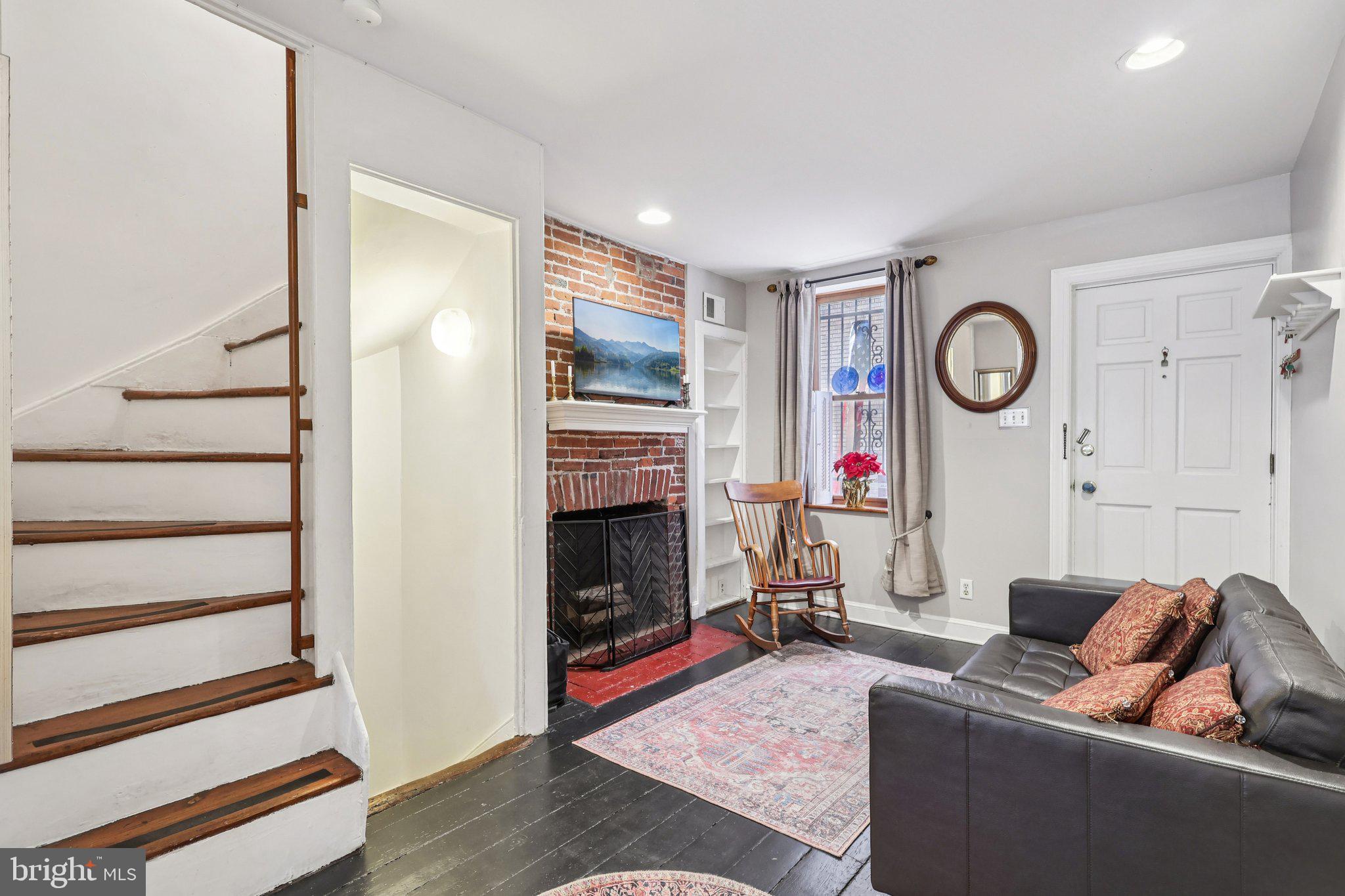 523 S LEITHGOW STREET