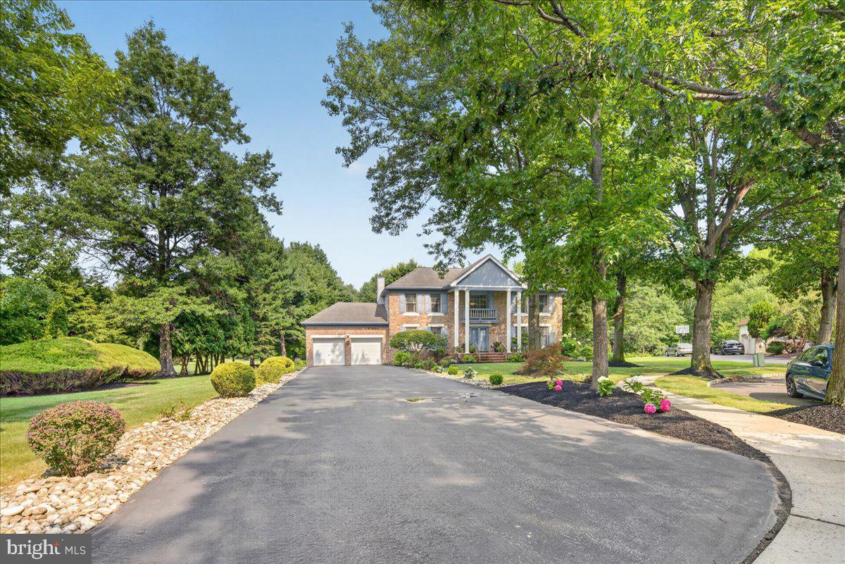 3 REDWOOD COURT