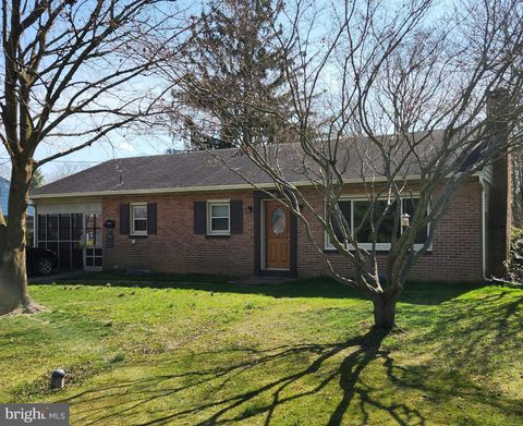 Photo of 440 Redwood Drive, Lancaster, PA 17603 (MLS # PALA2048250)