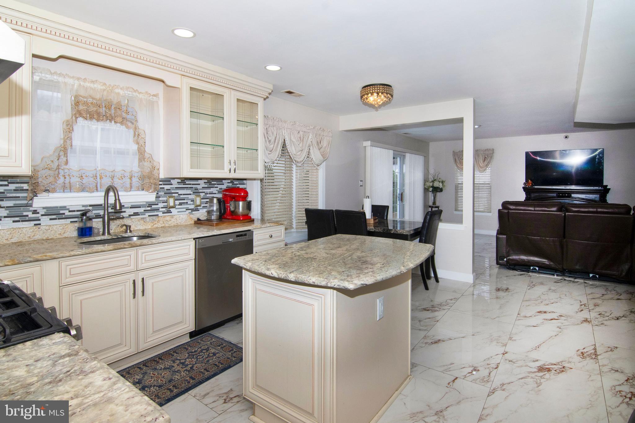 50 E MEADOWBROOK CIRCLE