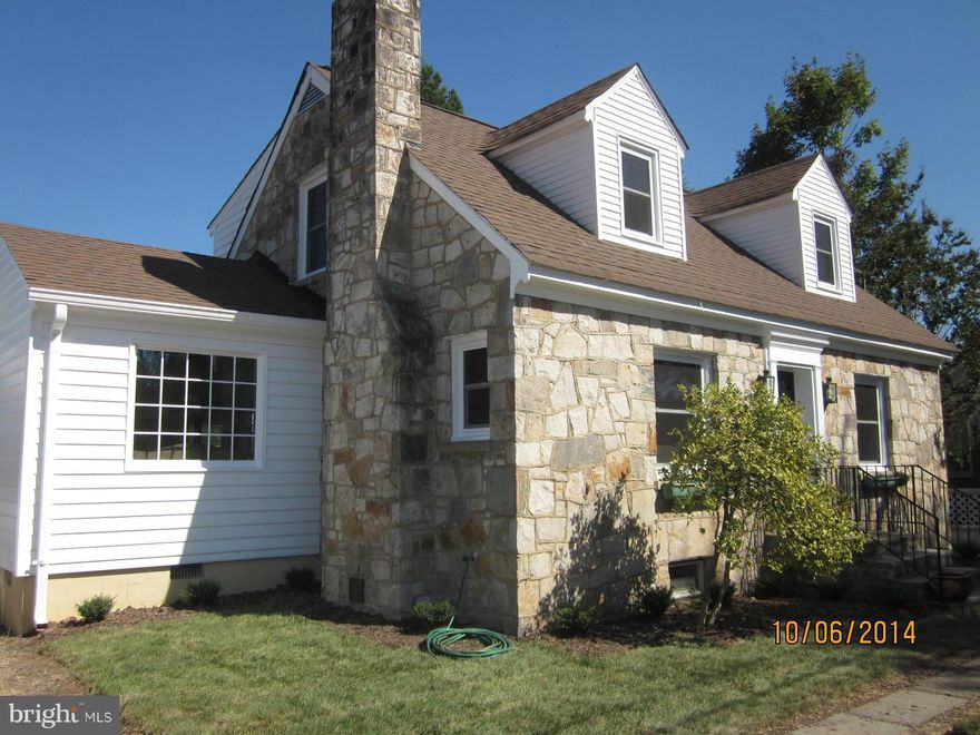 A charming totally remodeled stone and siding Cape cod home on a spectacular lot near Leeland station VRE.Beautifully Designed with arched entrys, gleeming hardwood flooring, expansive living areas with warming fireplaces, built in bookcases,in ground pool & a oversized master bedroom complete with dressing room closet and private bath   Home was originally part of the former Washington Gardens.
