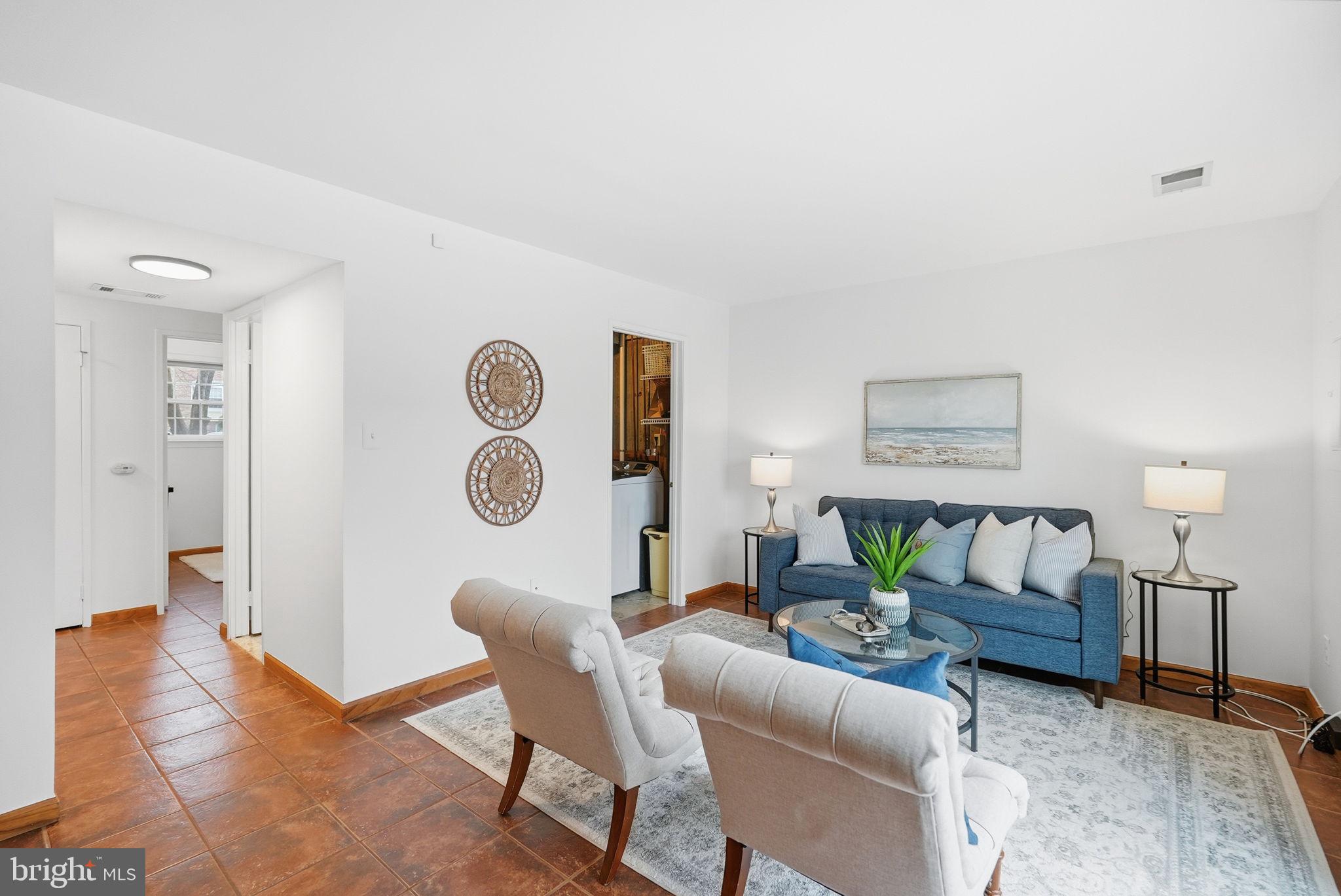 DERWOOD STATION - Residential