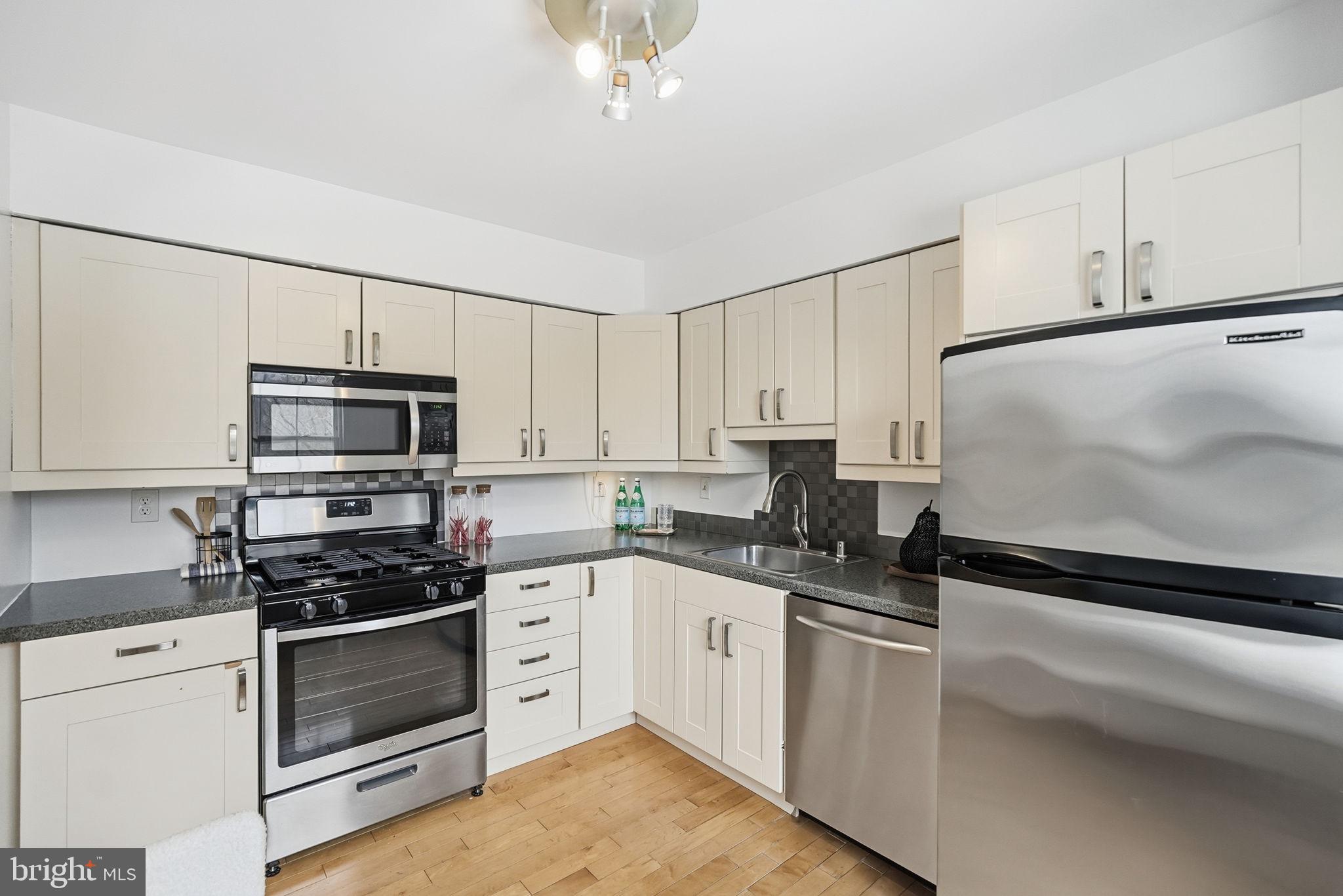 DERWOOD STATION - Residential