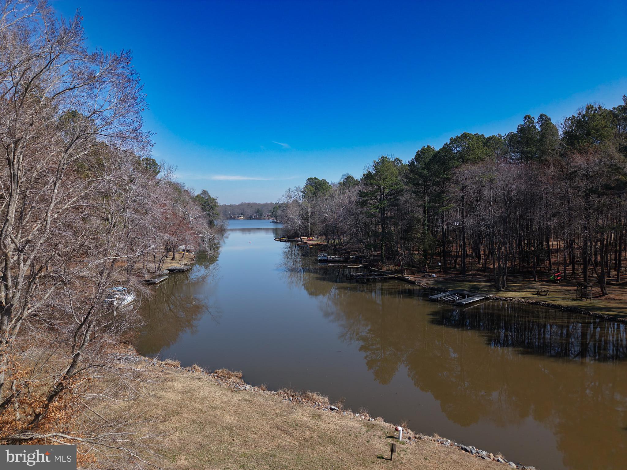 LAKE CAROLINE - Residential