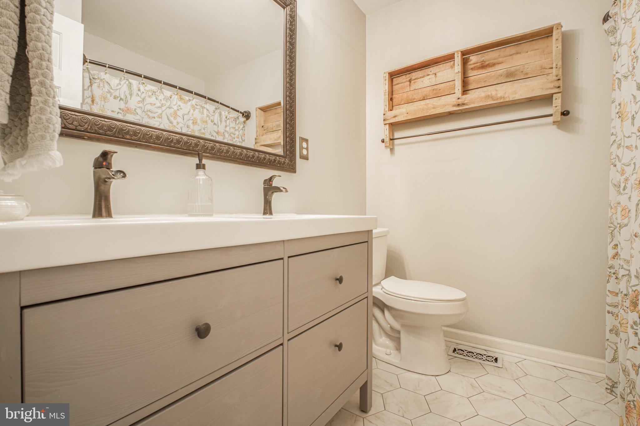 LAKE CAROLINE - Residential