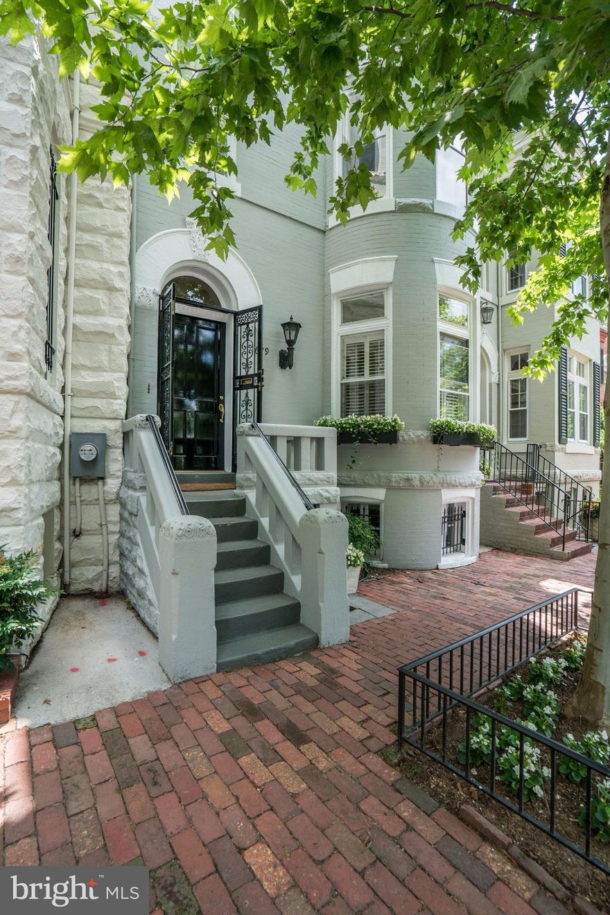 Beautifully renovated 5BR/5.5BA home located in the East Village is situated on sought-after 31st St. Over 4000 sqft of renov. space w/ a light-filled living room that leads to a spacious & open dining area on the main level & a gourmet kitchen that leads out to the private rear patio. The upper level offers the master BR with a 2nd BR and the top level has 2 additional BR's. In law-suite in LL.