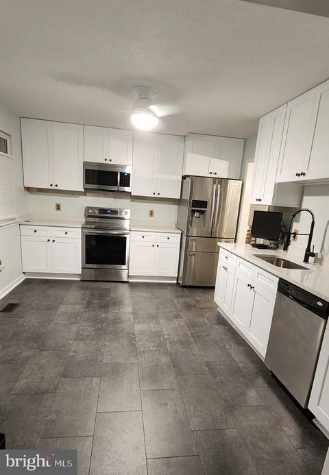 Townhouse For Sale - 421 Peach Court<br/> ANNAPOLIS, MD 21409