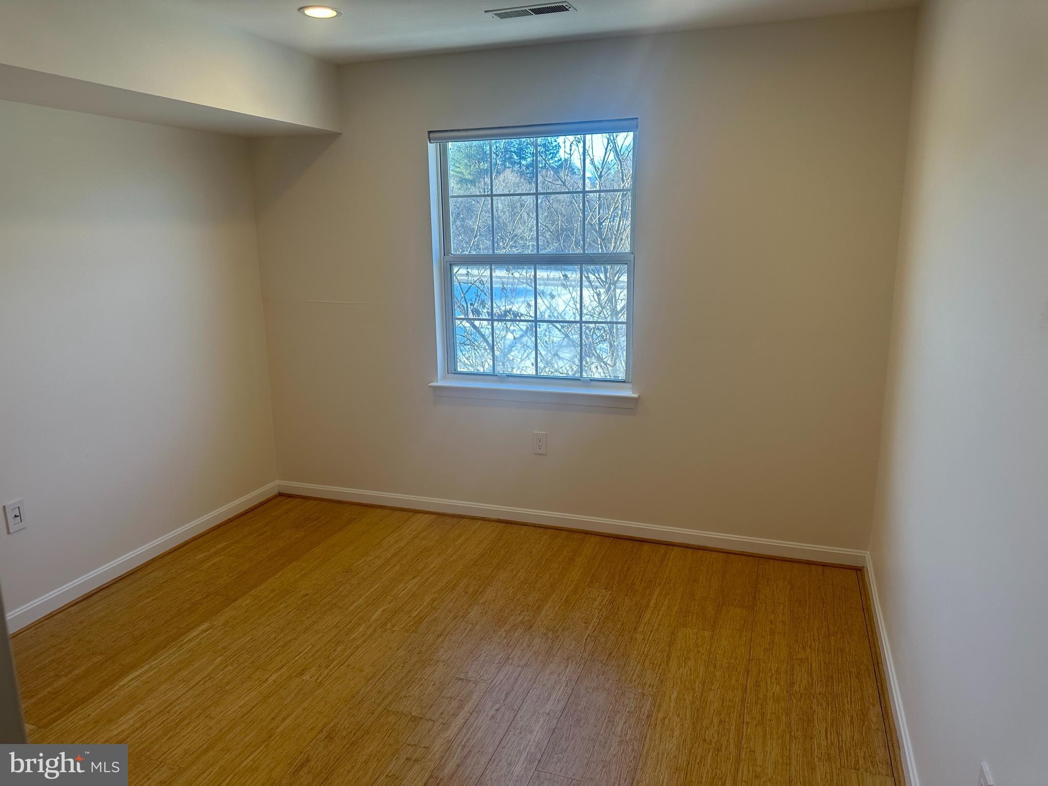 VILLAGE OF MONTGOMERY RUN - Residential Lease