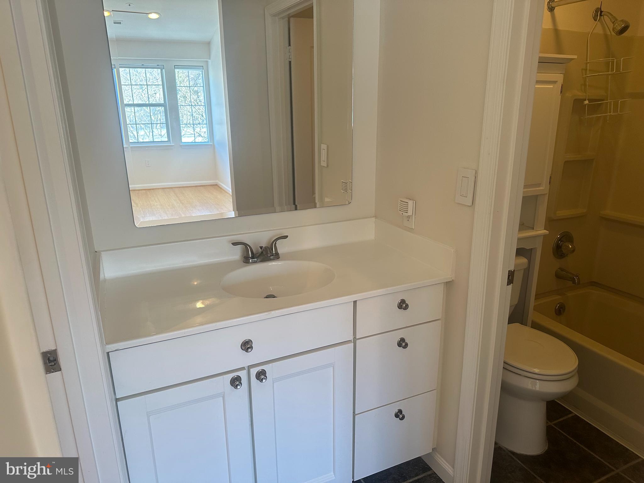 VILLAGE OF MONTGOMERY RUN - Residential Lease