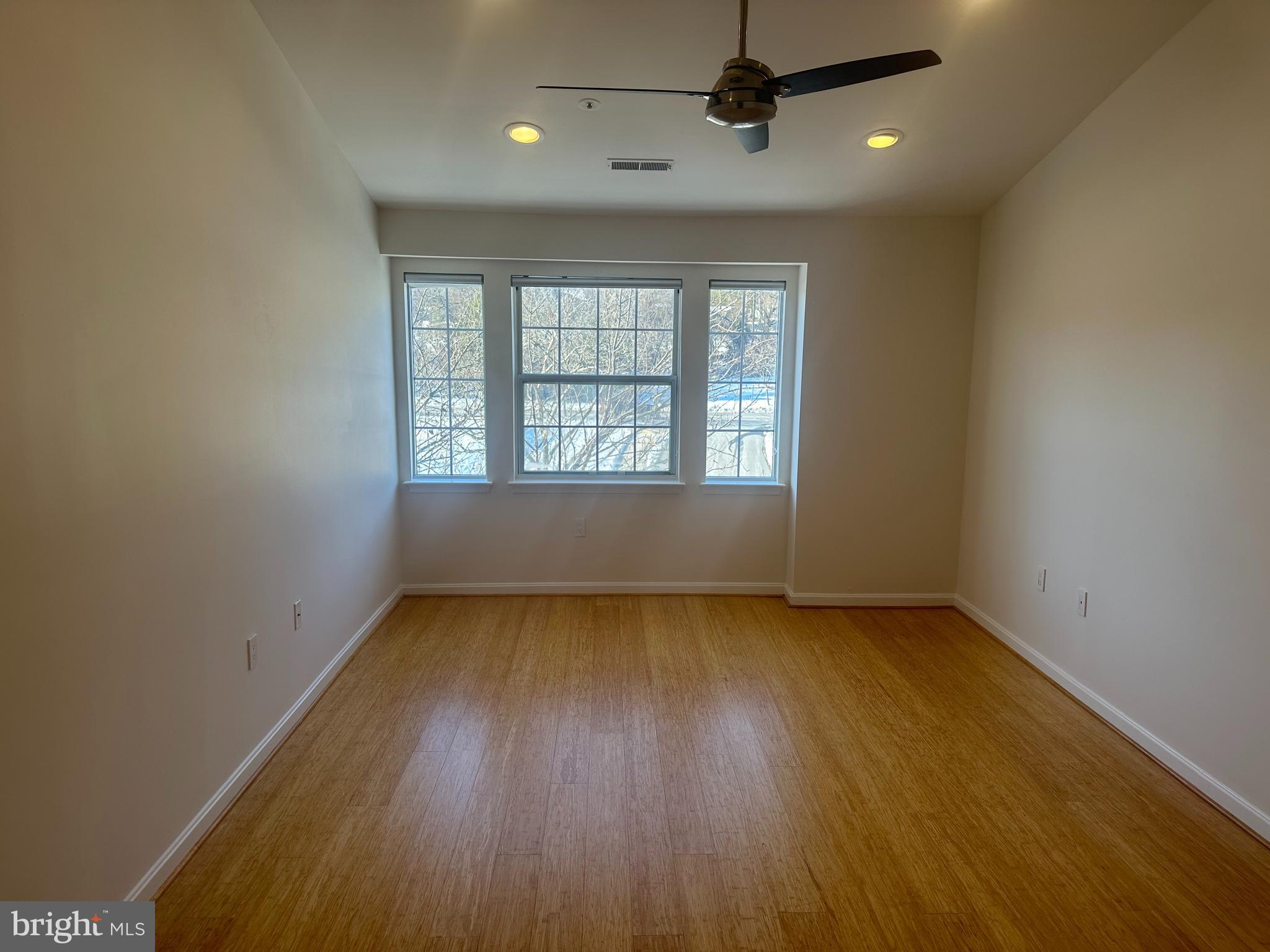 VILLAGE OF MONTGOMERY RUN - Residential Lease