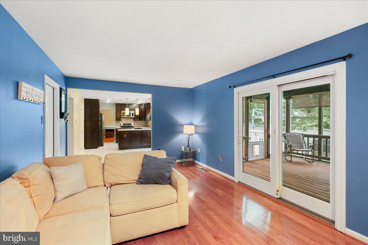 7142 RED HORSE TAVERN LANE