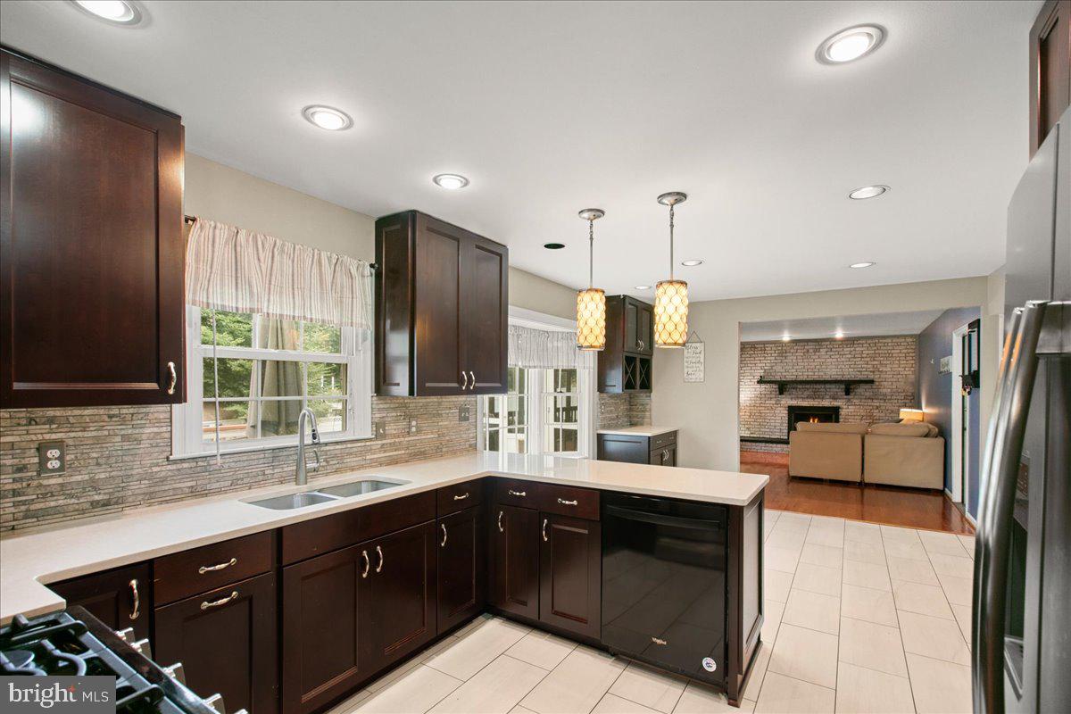 7142 RED HORSE TAVERN LANE