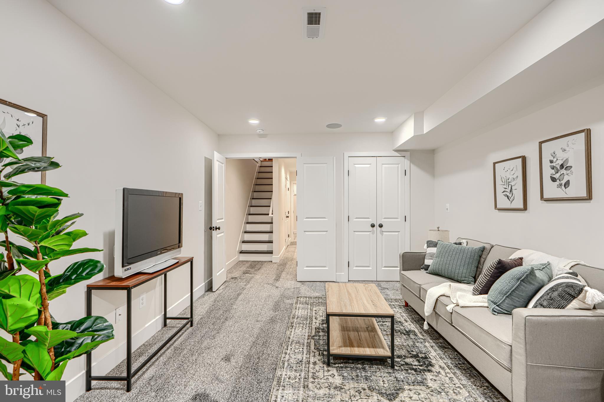 HIGHLANDTOWN - Residential
