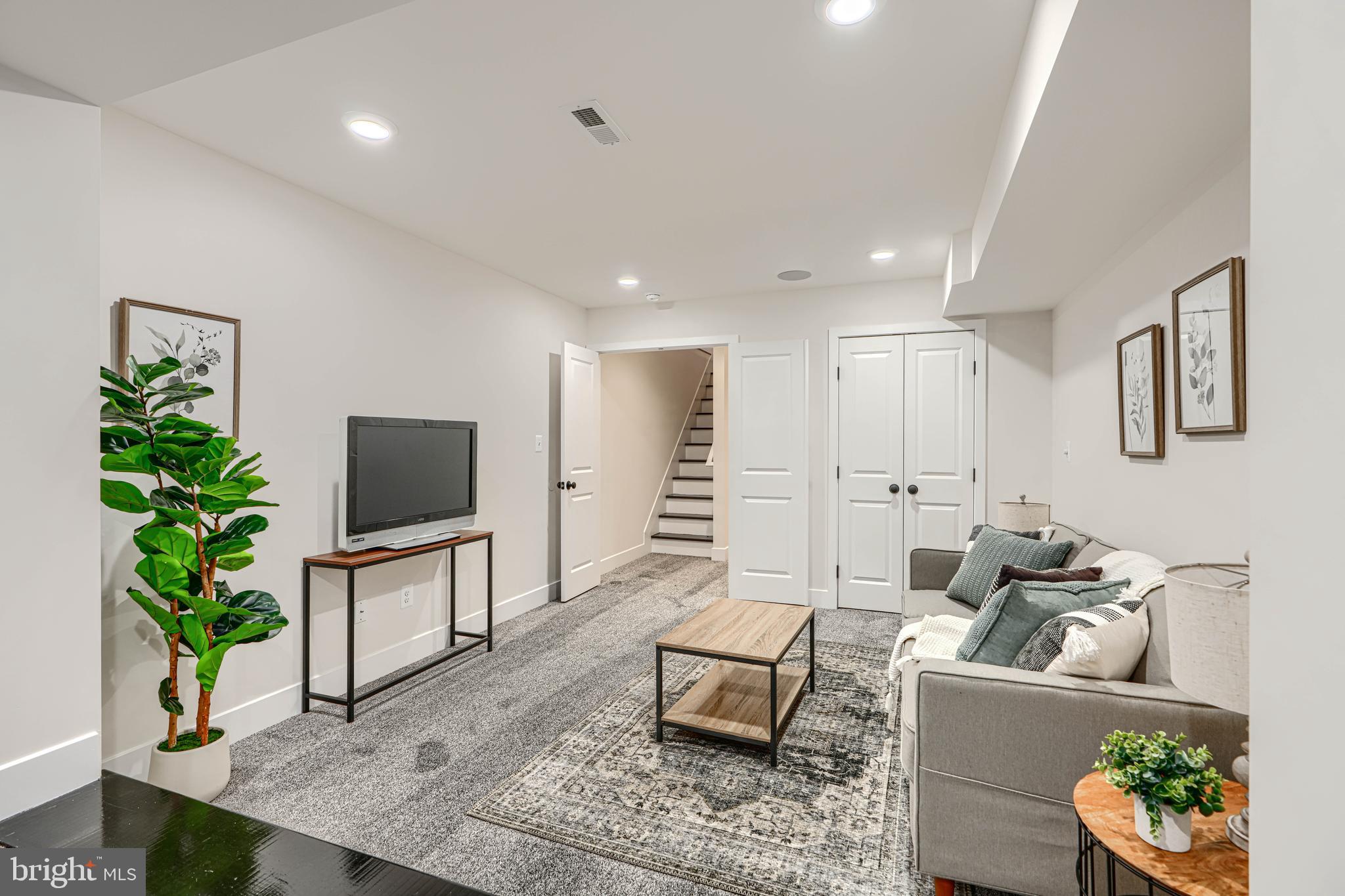 HIGHLANDTOWN - Residential