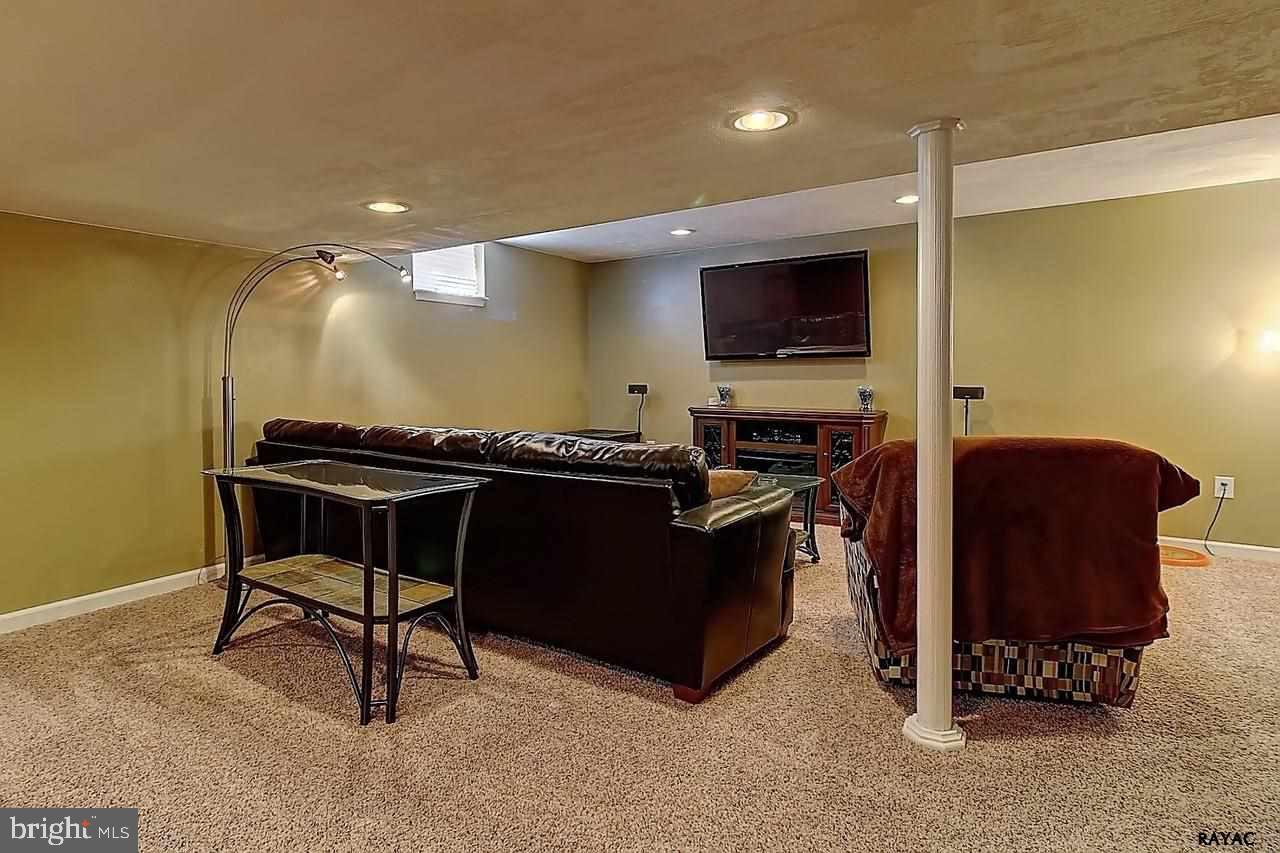 HICKORY RIDGE - Residential