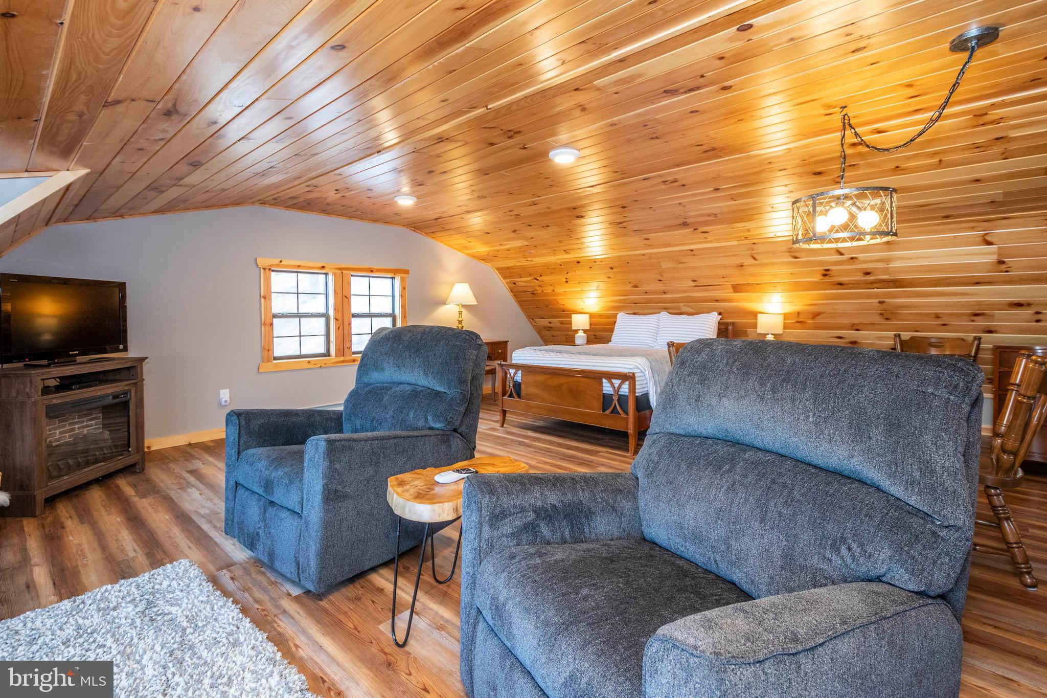 HOLIDAY HILL - Residential