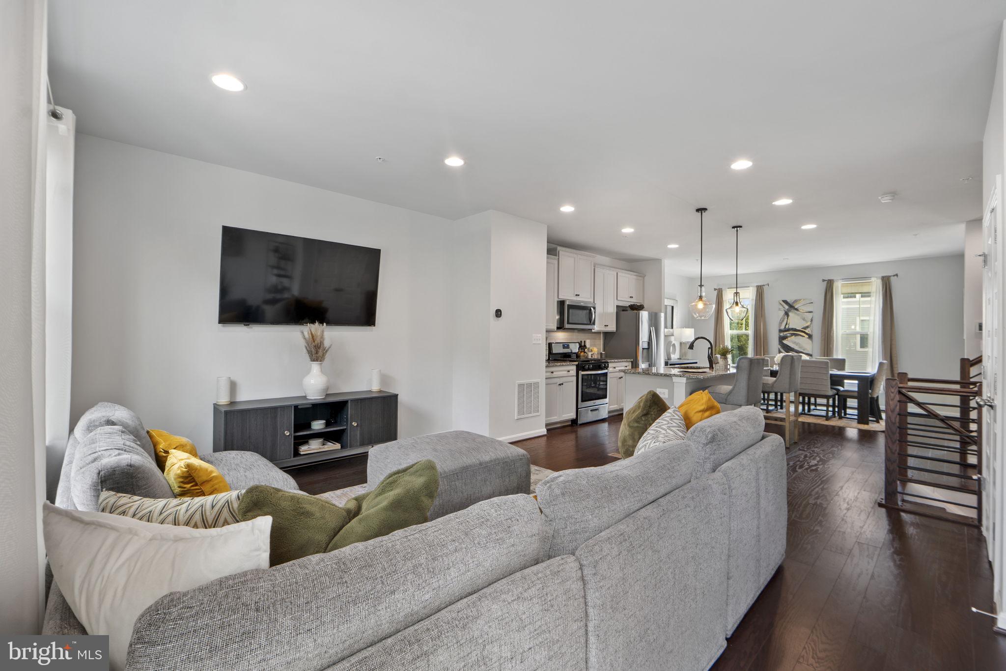 MILLERSVILLE - Residential