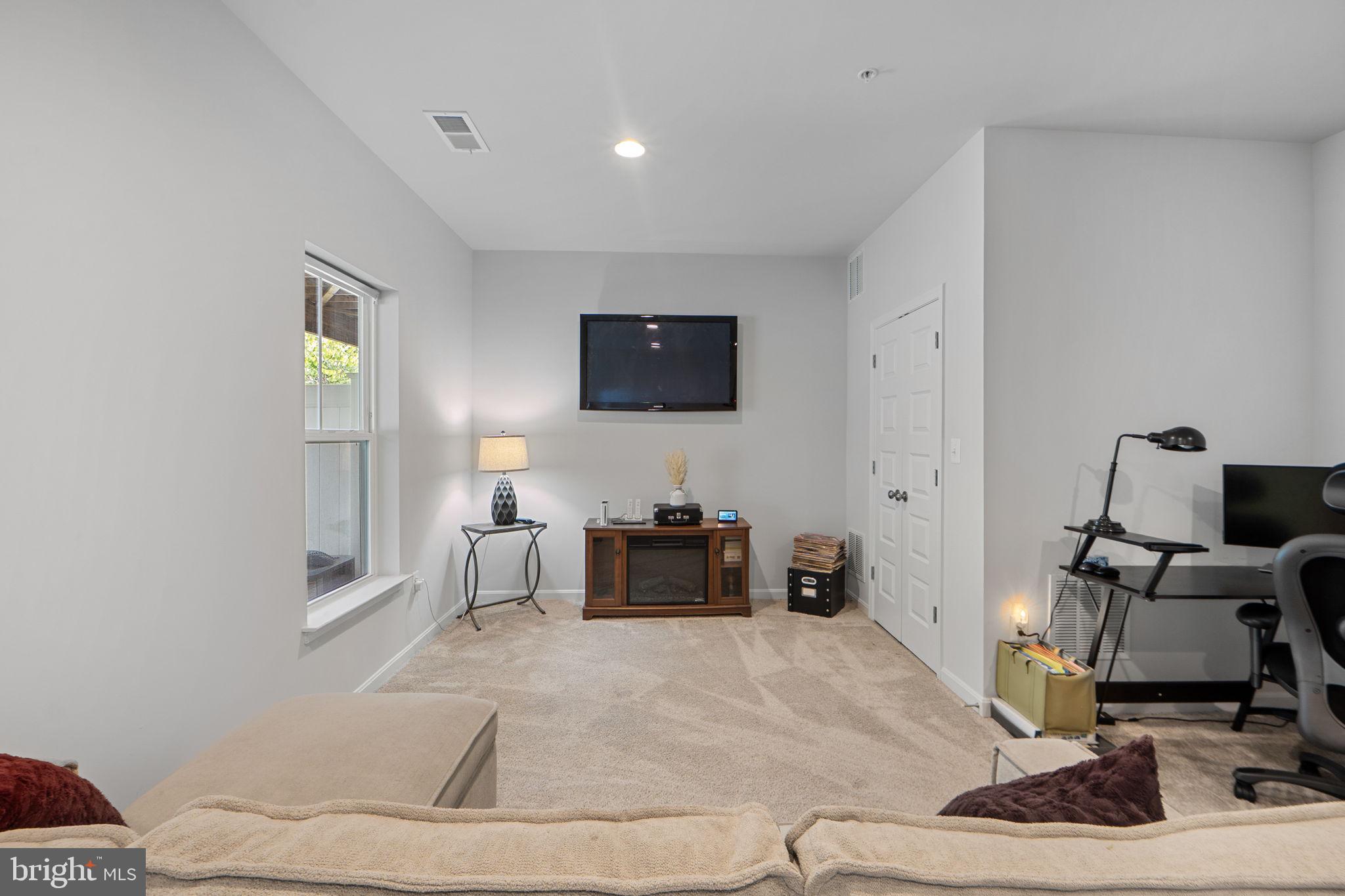 MILLERSVILLE - Residential