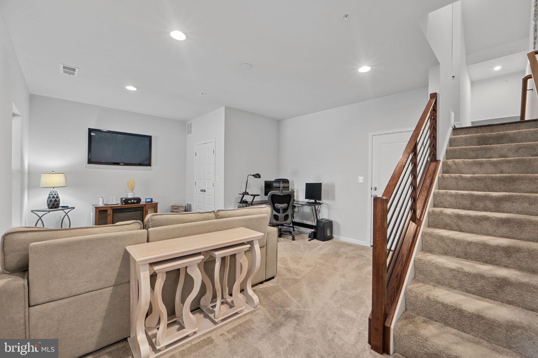 MILLERSVILLE - Residential