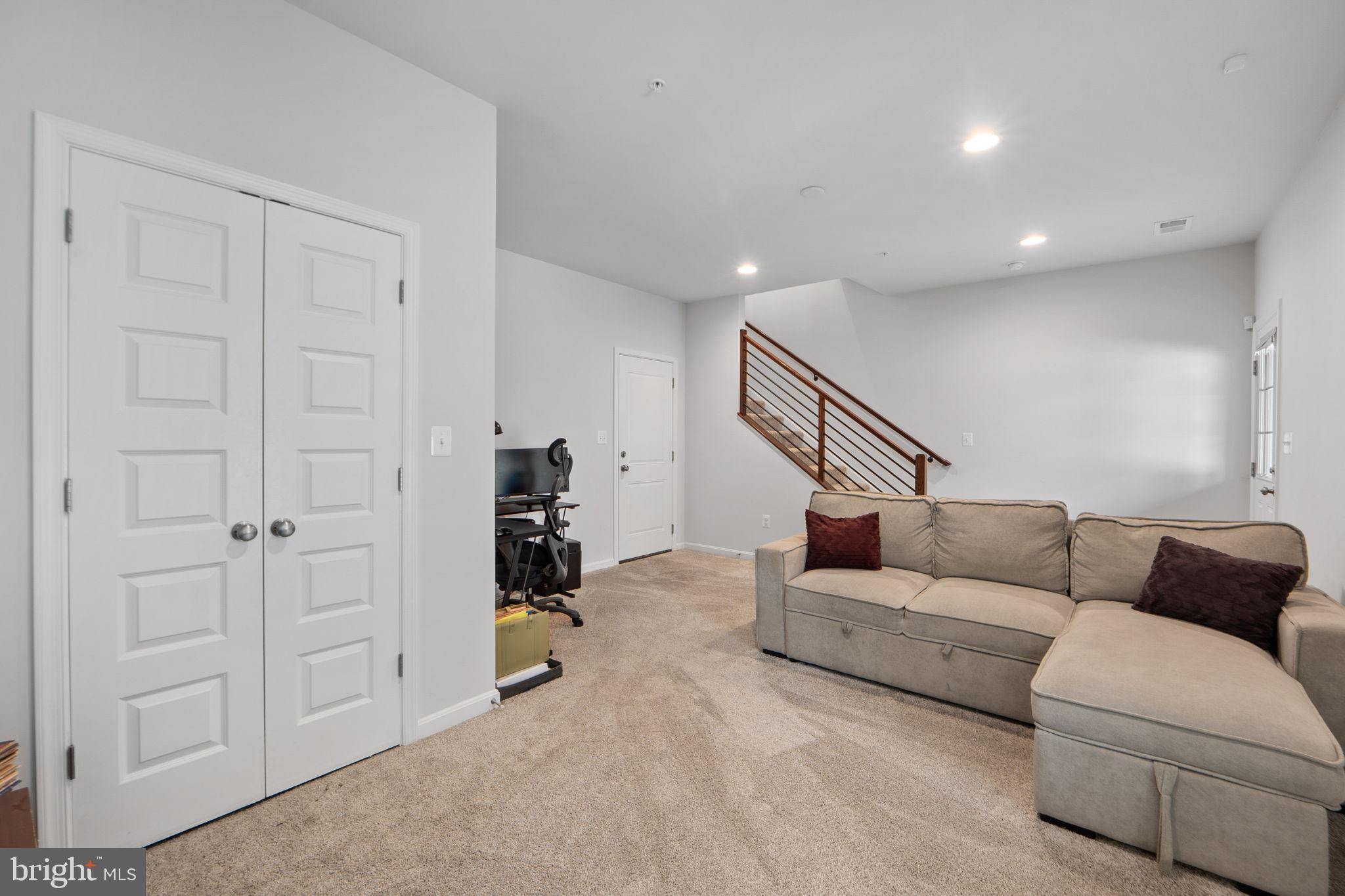 MILLERSVILLE - Residential