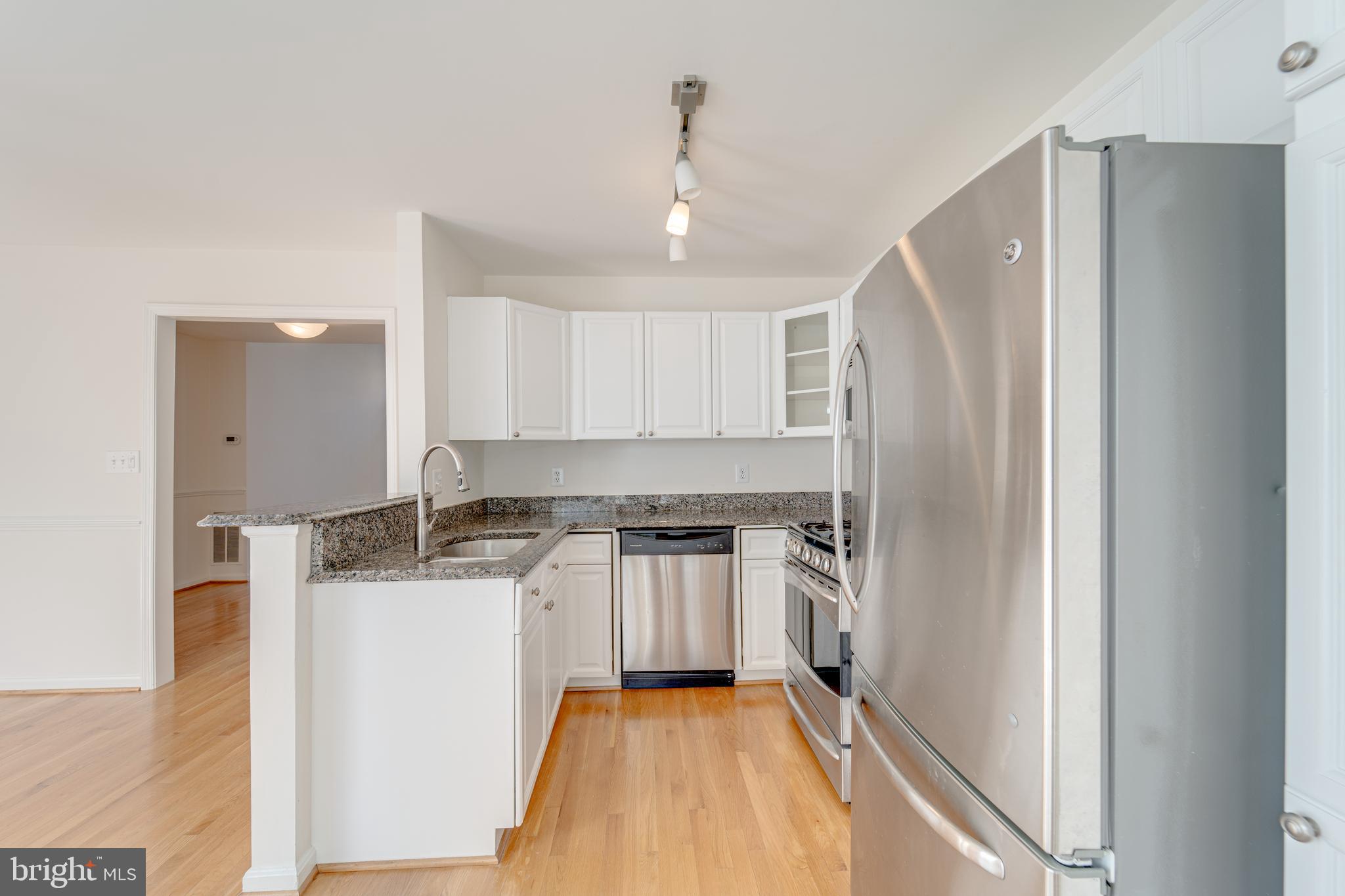 STONEGATE MEWS - Residential Lease