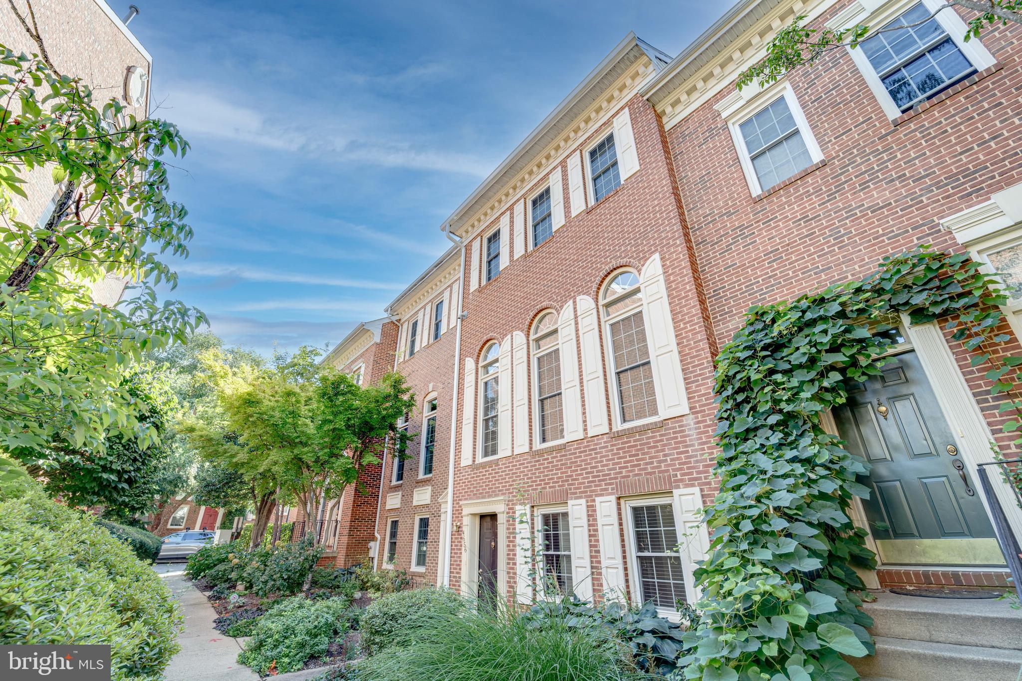 STONEGATE MEWS - Residential Lease