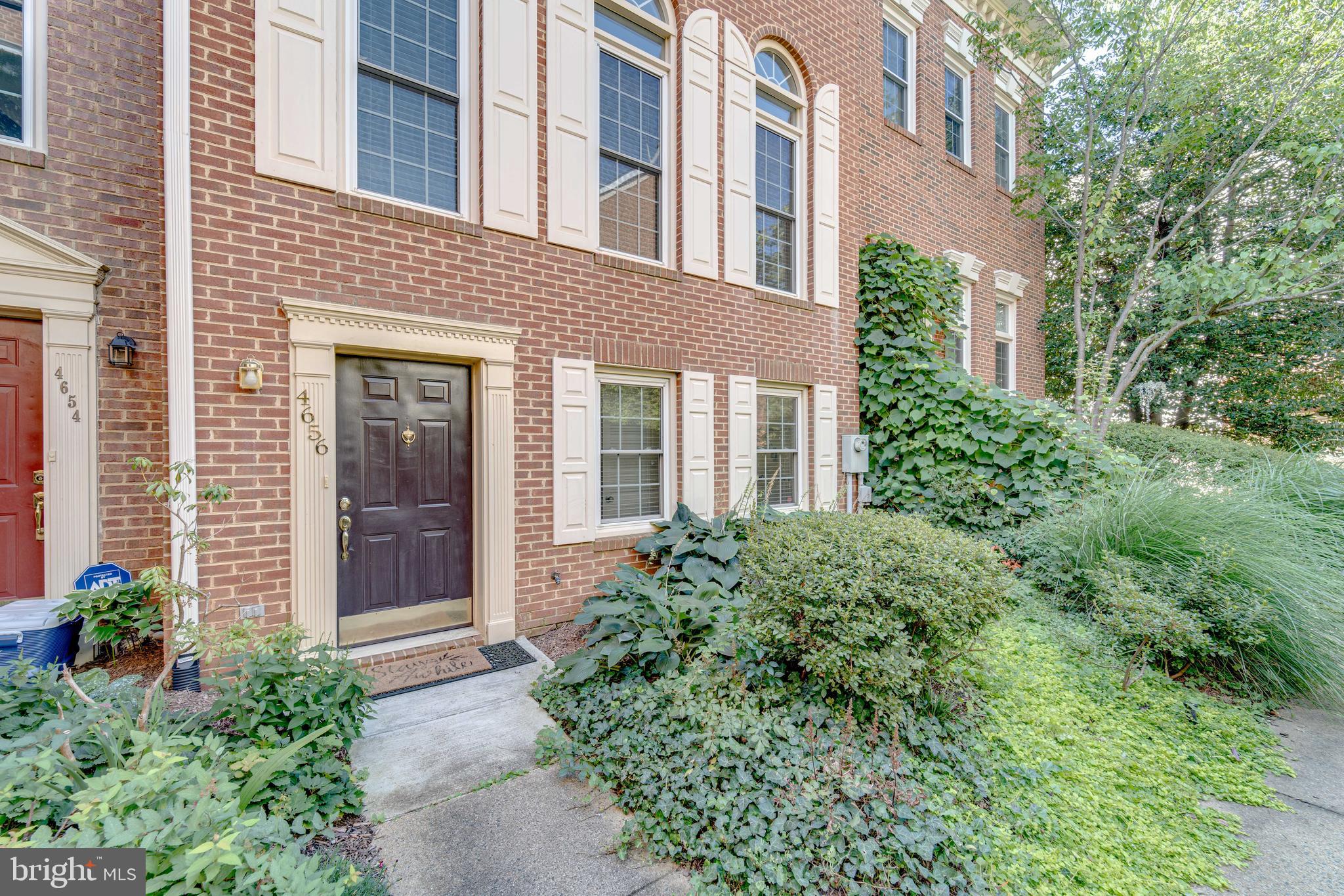 STONEGATE MEWS - Residential Lease