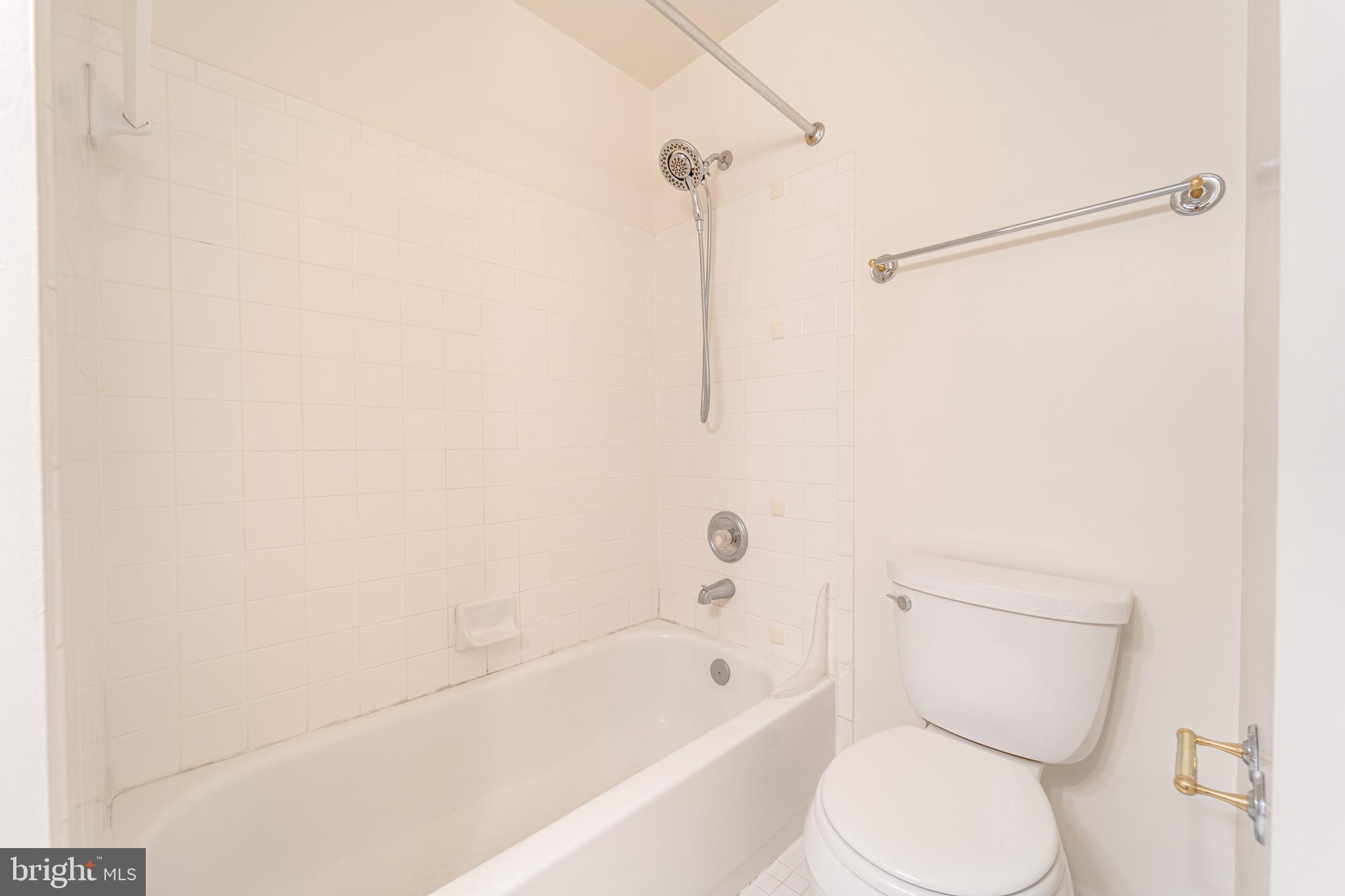 STONEGATE MEWS - Residential Lease