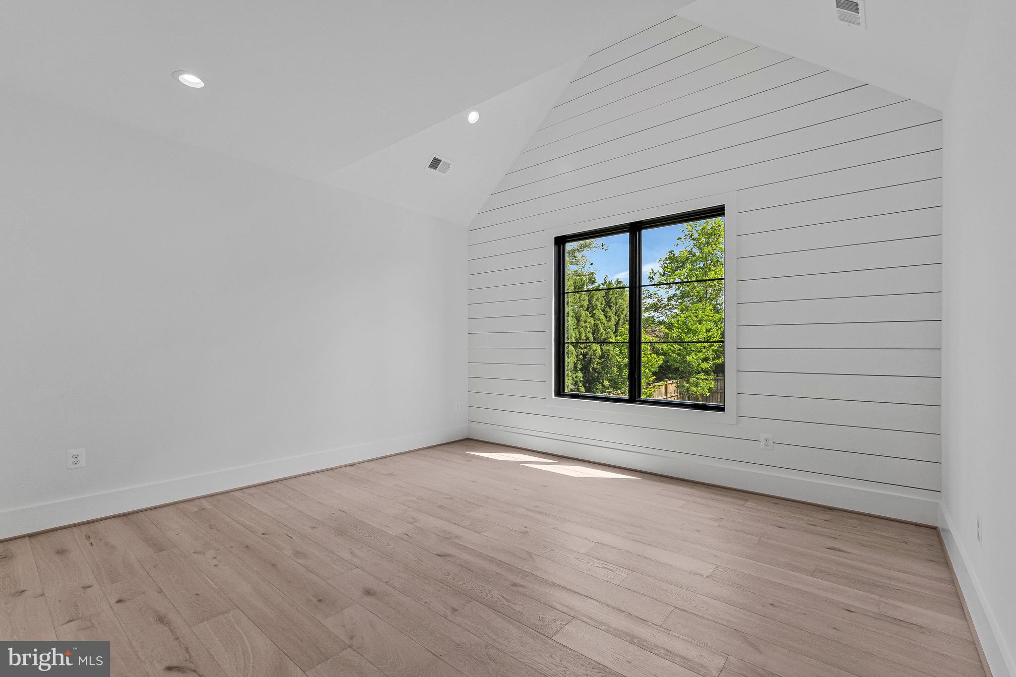 INGLESIDE - Residential