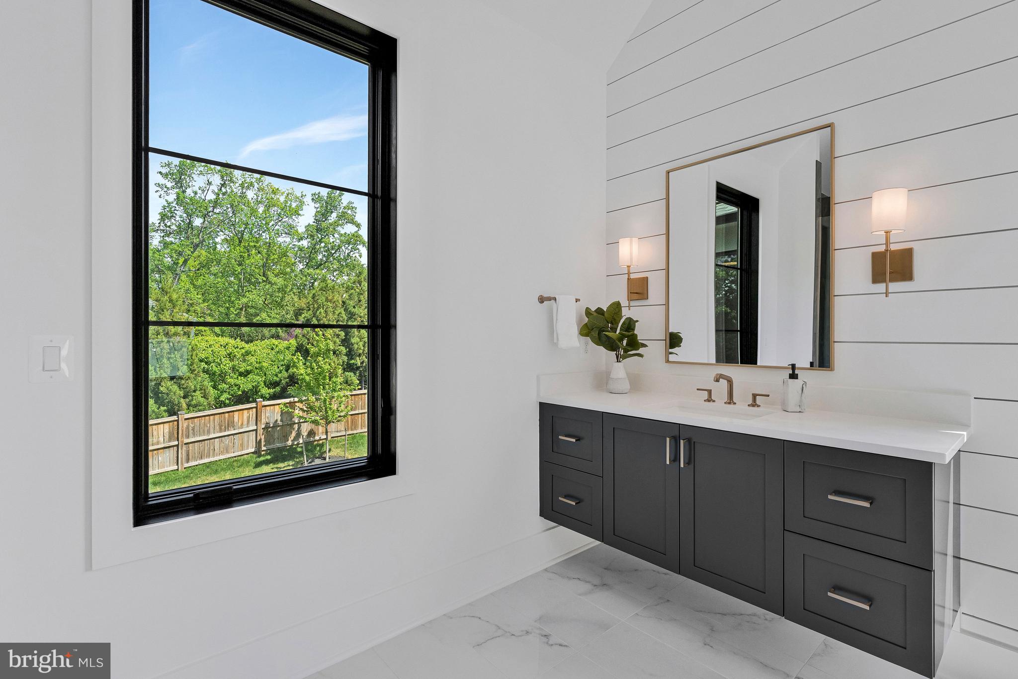 INGLESIDE - Residential