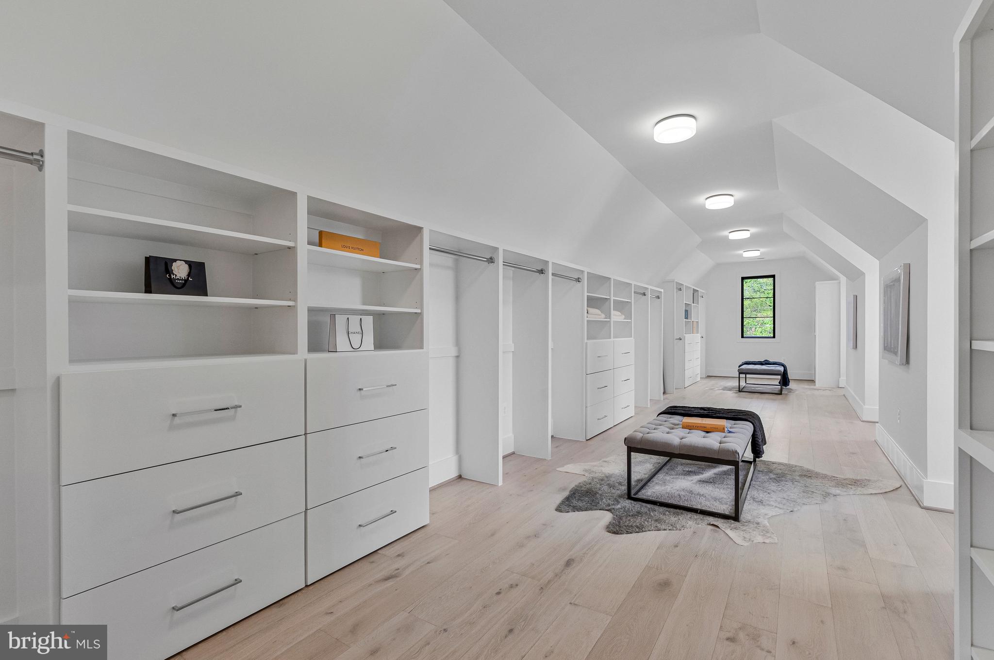 INGLESIDE - Residential