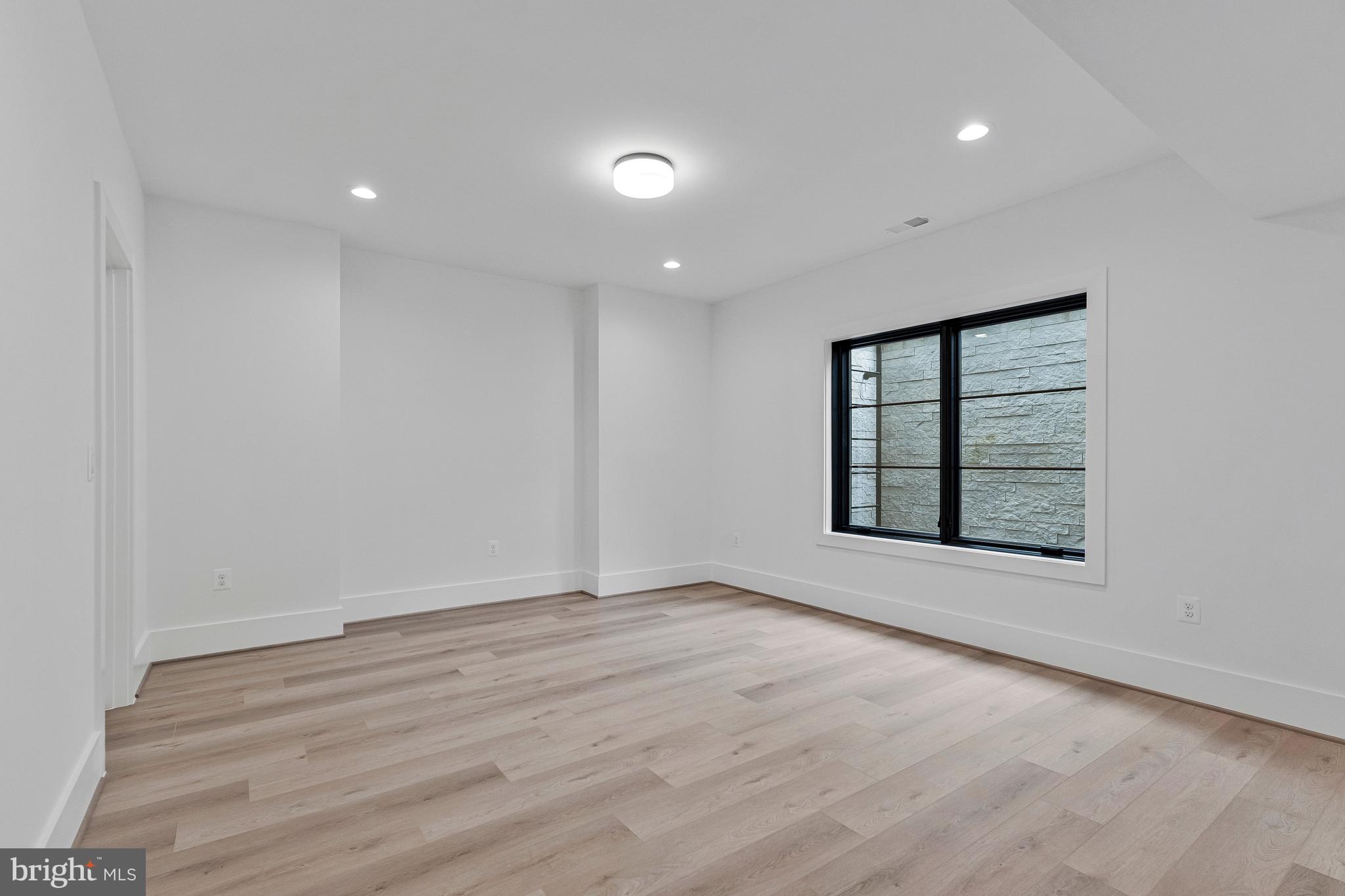 INGLESIDE - Residential