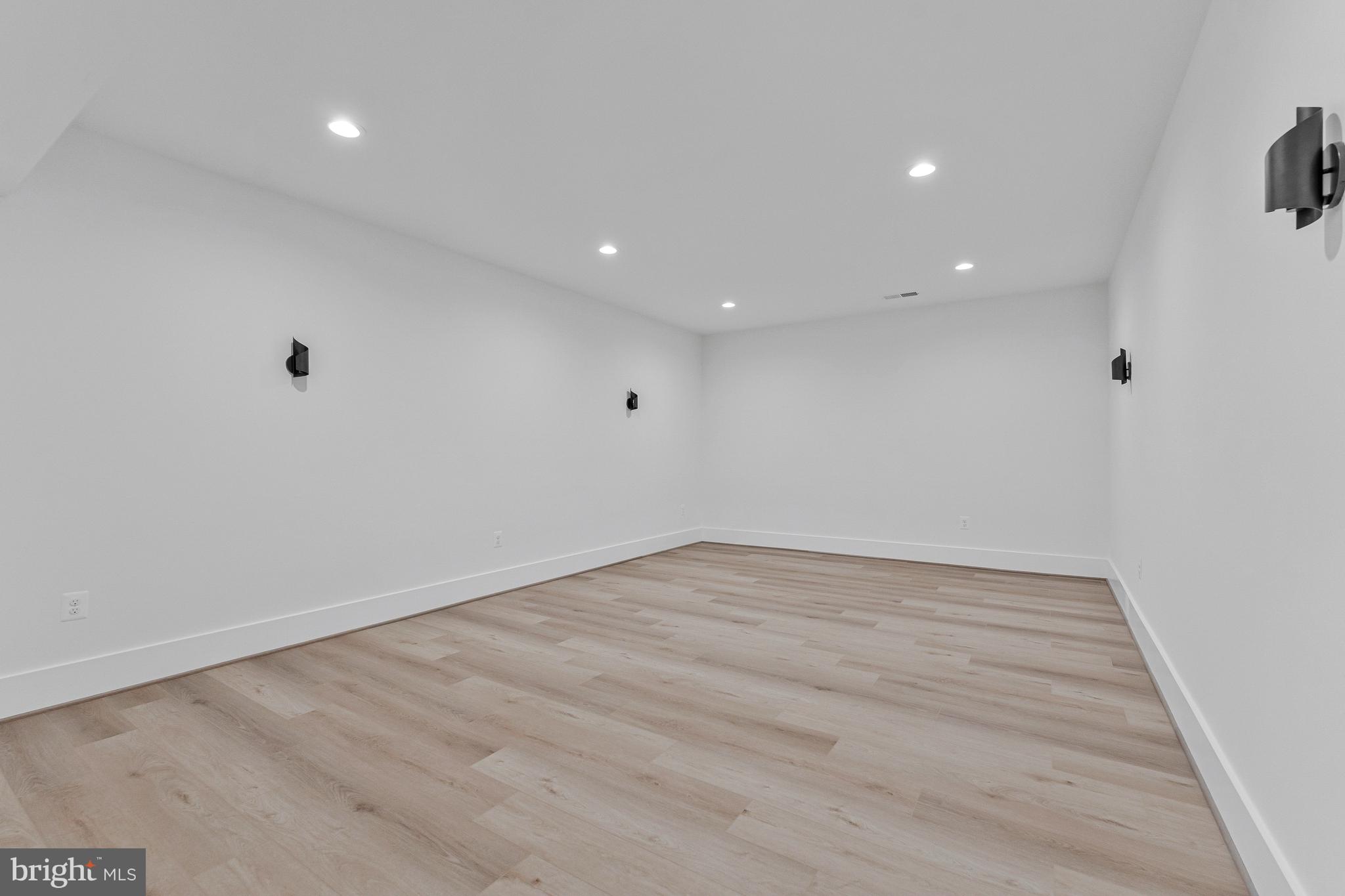 INGLESIDE - Residential