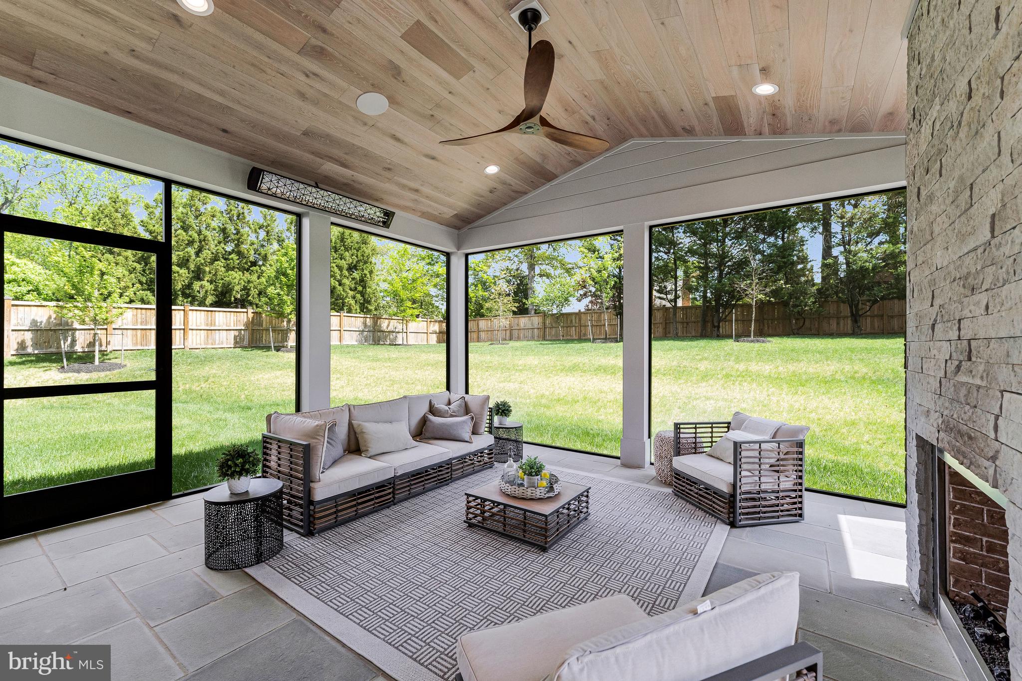 INGLESIDE - Residential