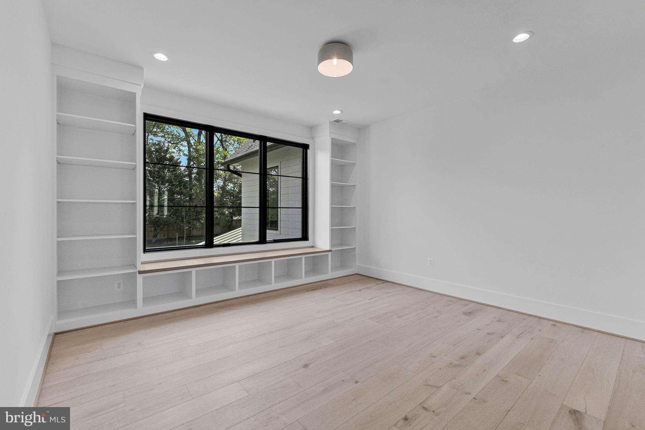 INGLESIDE - Residential