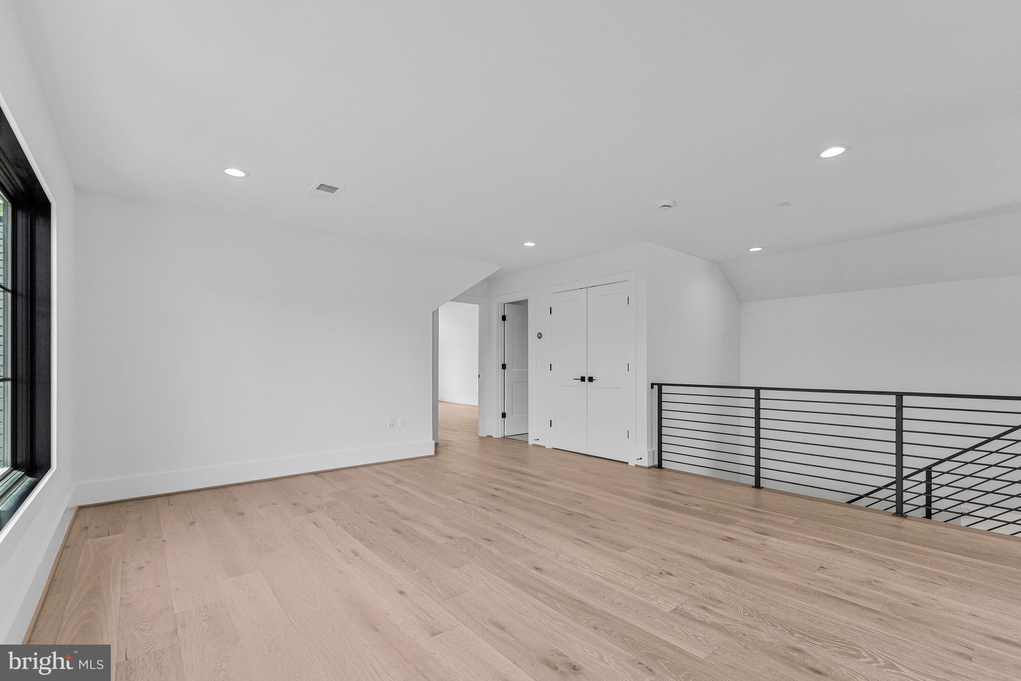 INGLESIDE - Residential