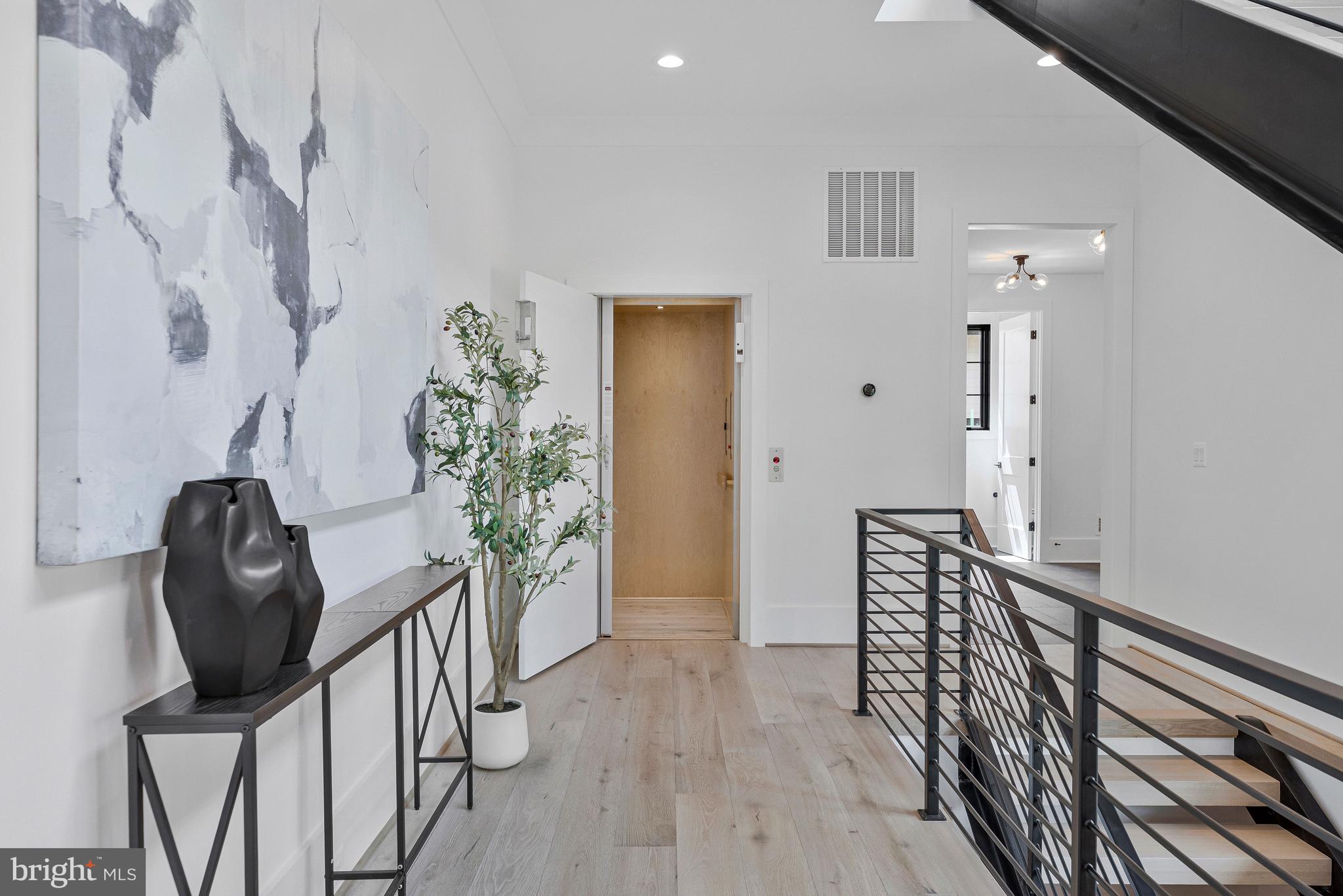 INGLESIDE - Residential