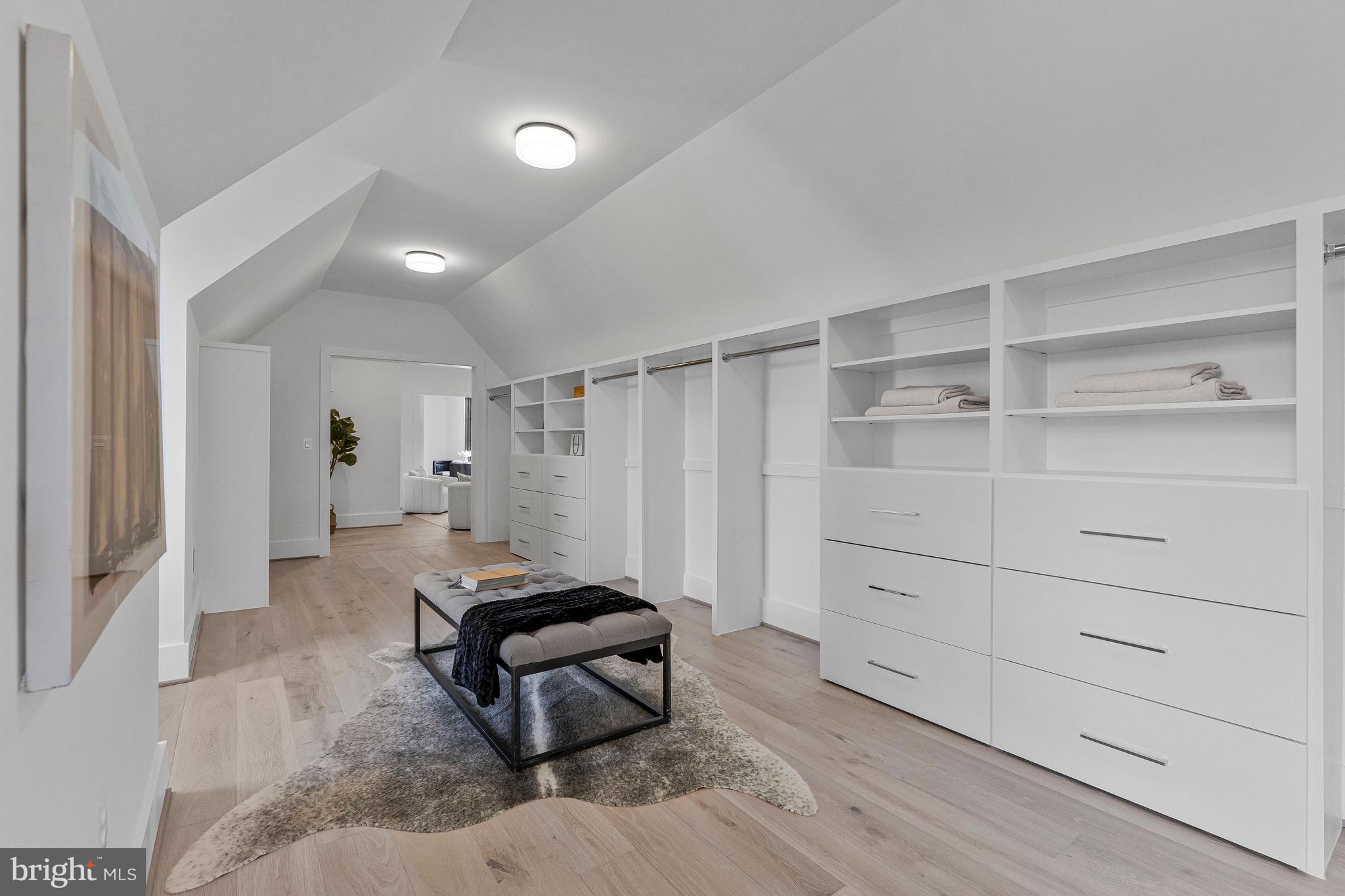 INGLESIDE - Residential