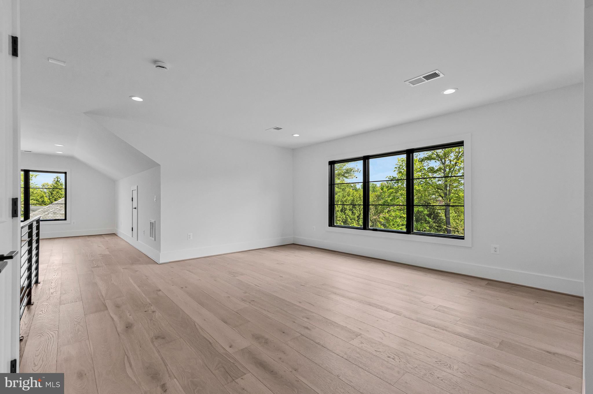 INGLESIDE - Residential