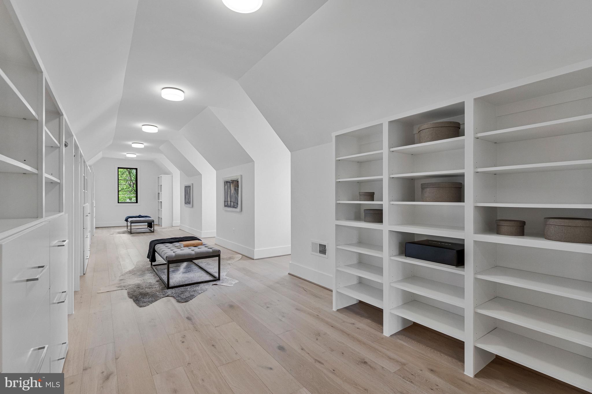 INGLESIDE - Residential