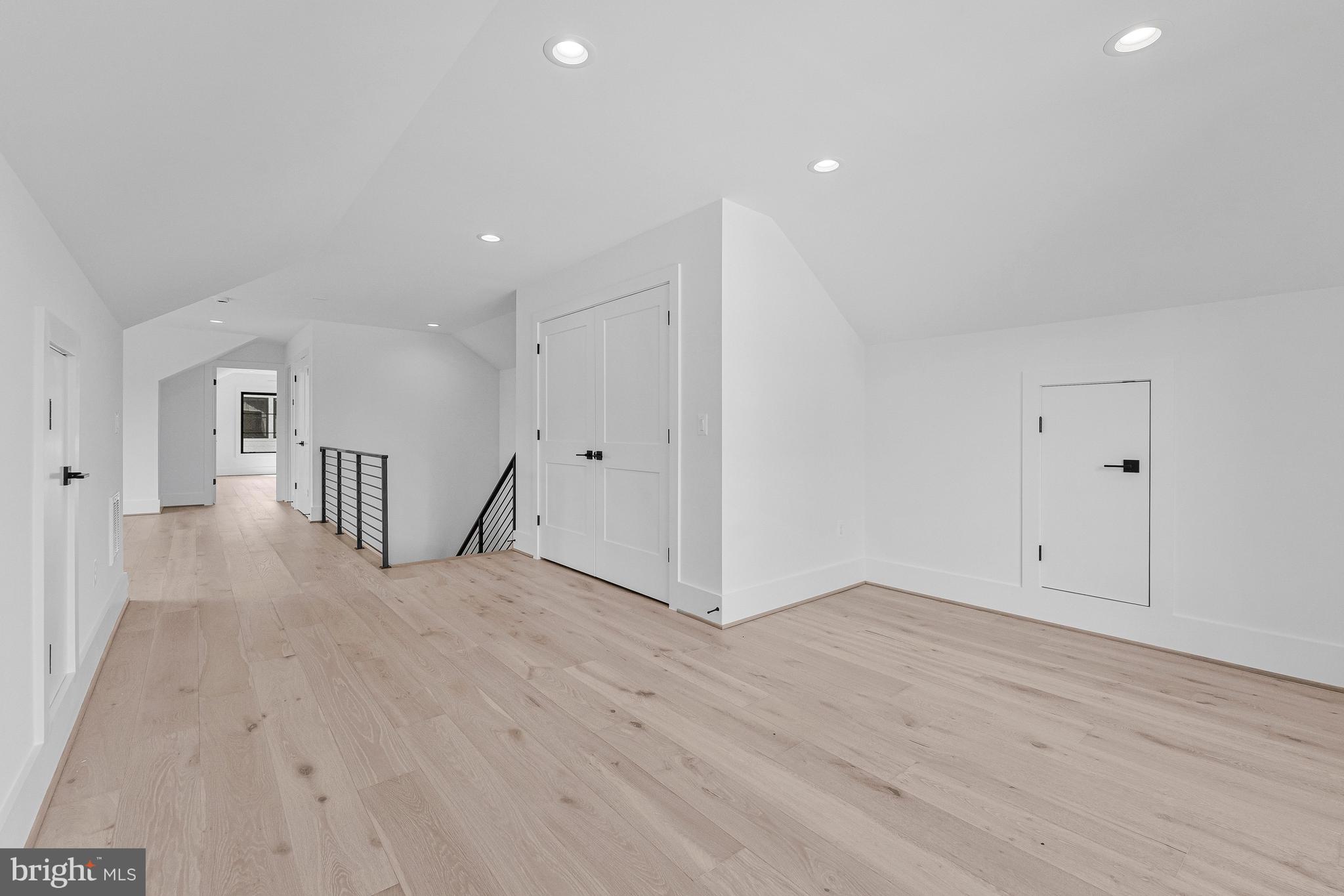 INGLESIDE - Residential