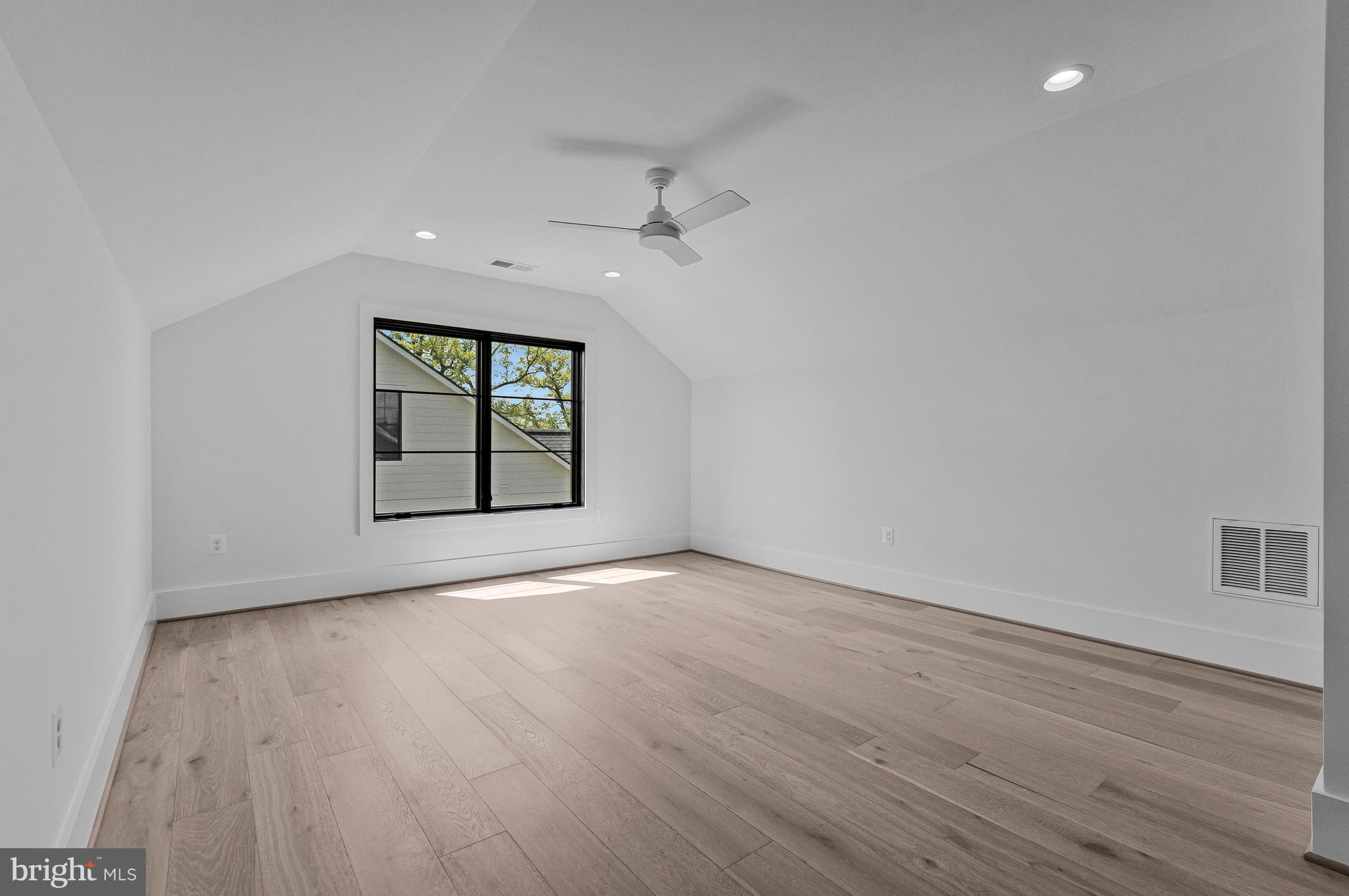 INGLESIDE - Residential