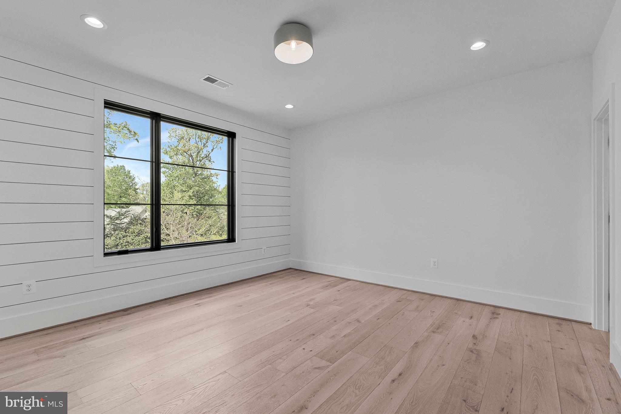 INGLESIDE - Residential