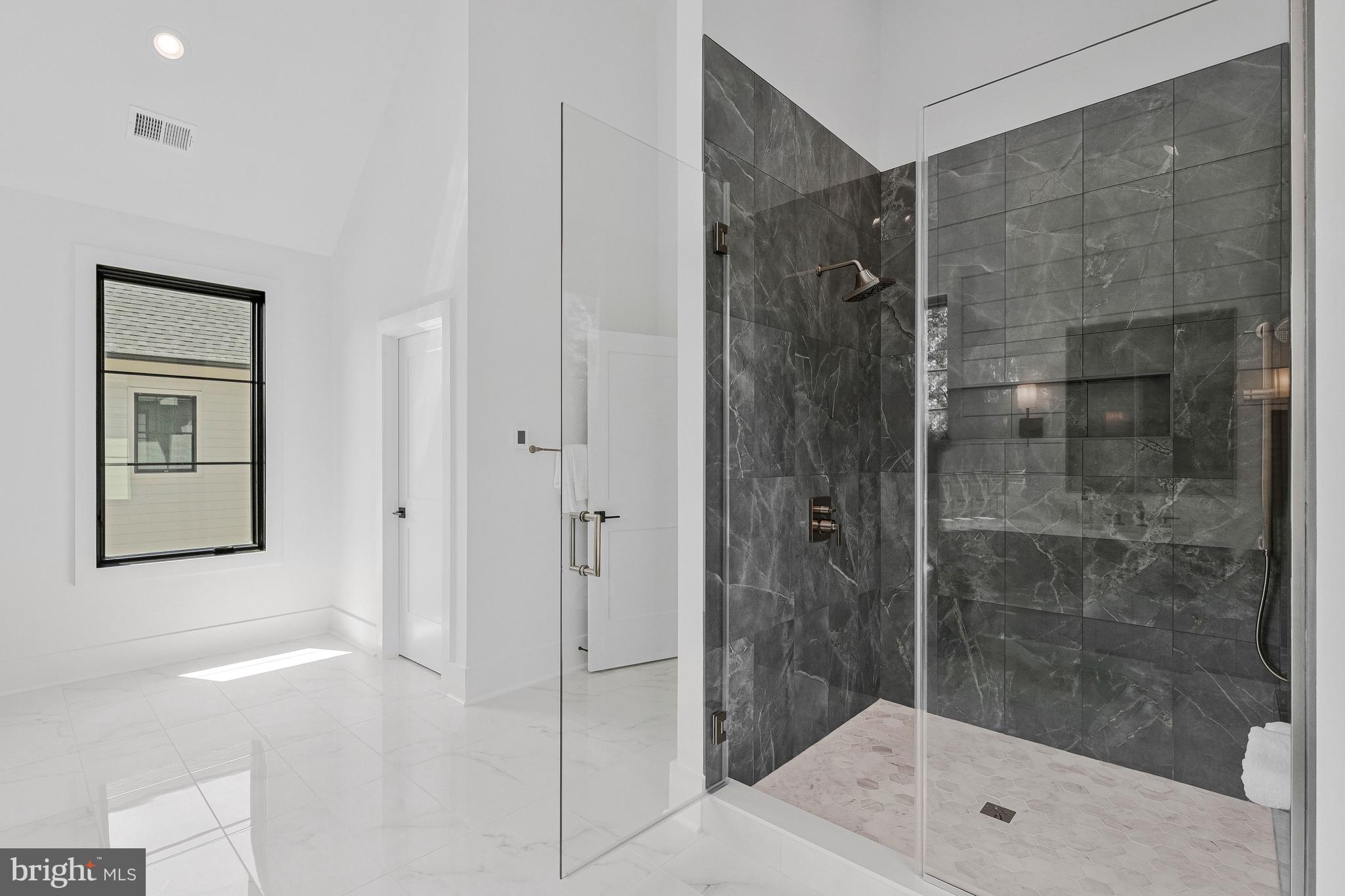 INGLESIDE - Residential