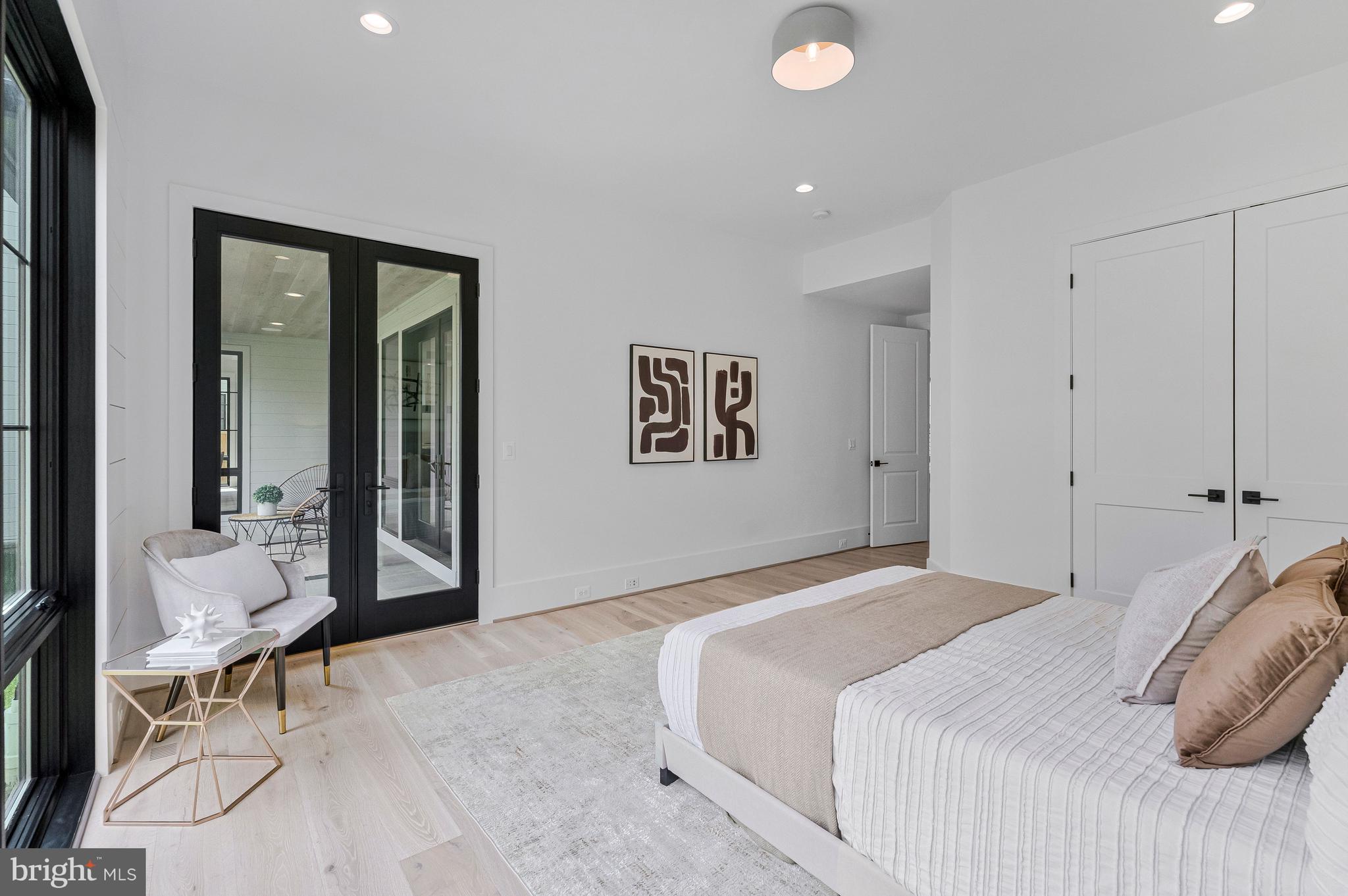 INGLESIDE - Residential