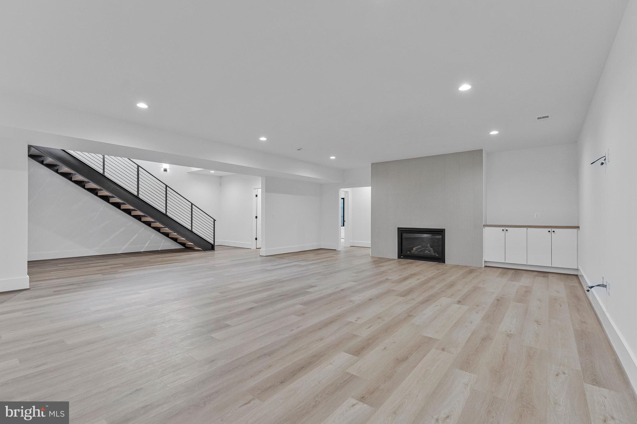 INGLESIDE - Residential