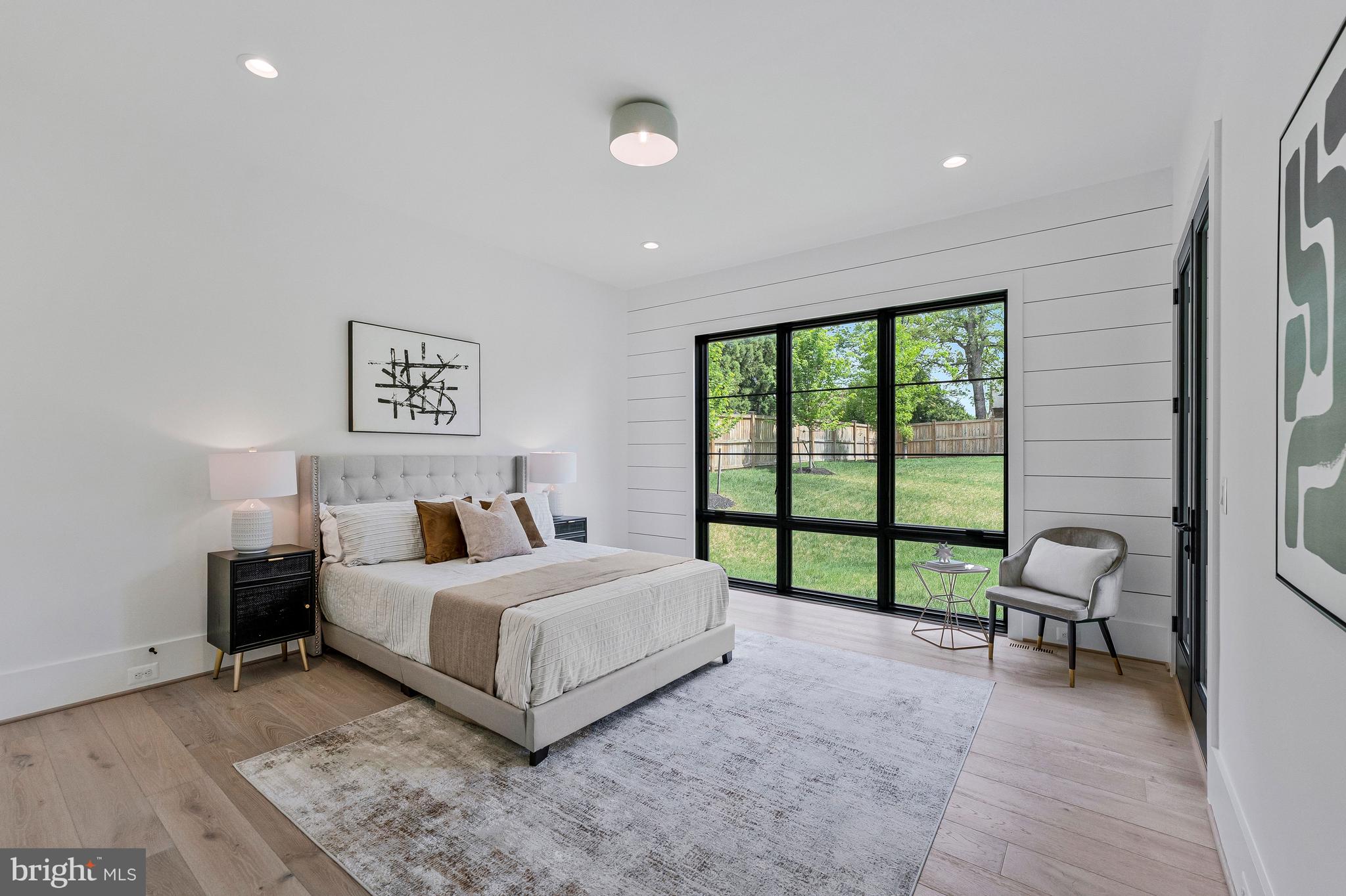 INGLESIDE - Residential